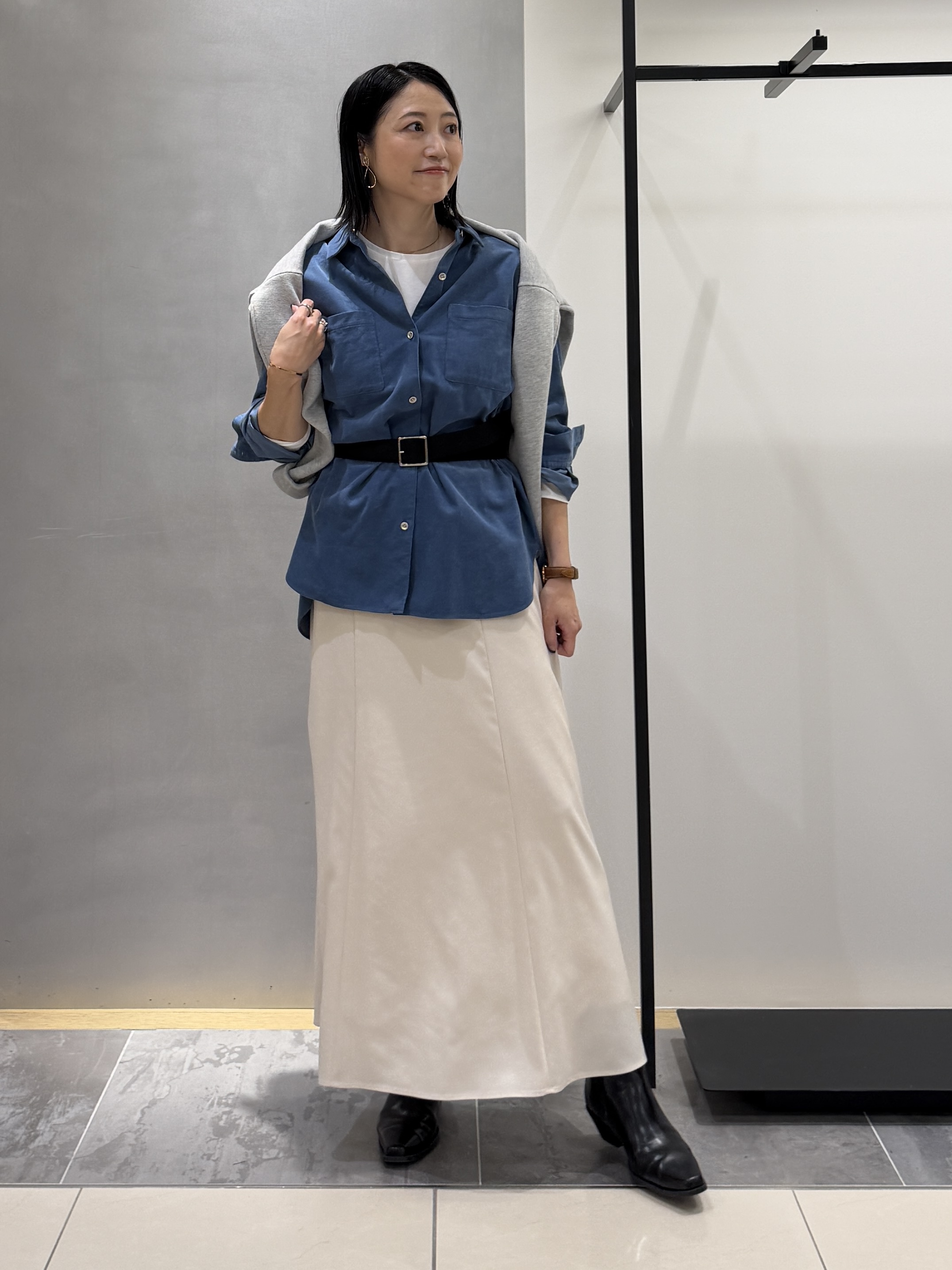 shihoさんの「INDIVI｜【大人コーデュロイ／SETUP可】オーバーサイズシャツ」を使ったコーディネート