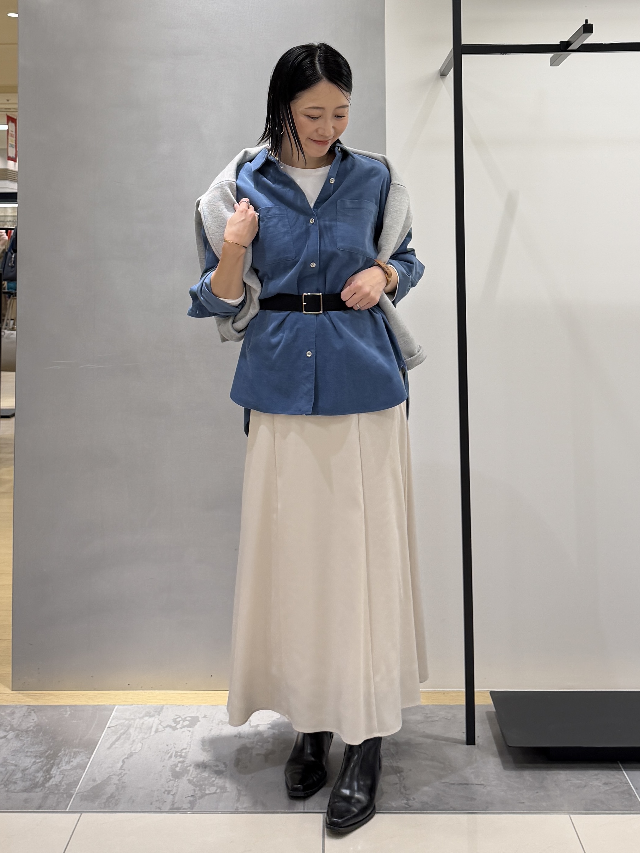 shihoさんの「INDIVI｜【大人コーデュロイ／SETUP可】オーバーサイズシャツ」を使ったコーディネート