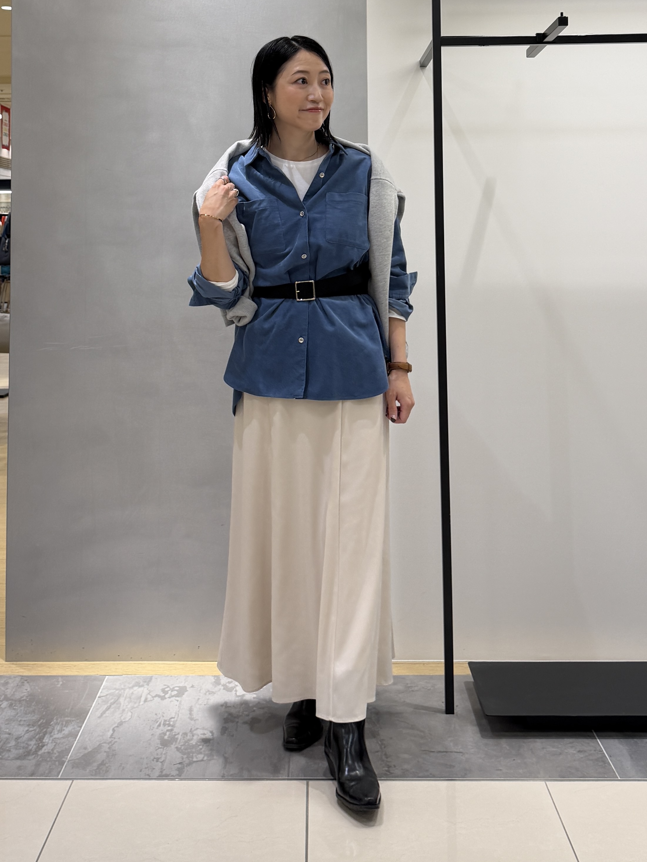 shihoさんの「INDIVI｜【大人コーデュロイ／SETUP可】オーバーサイズシャツ」を使ったコーディネート