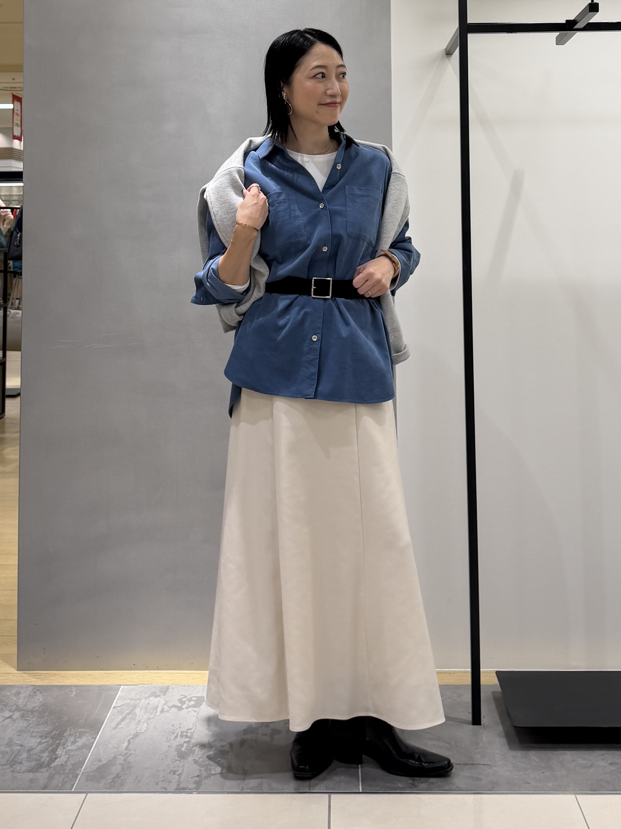 shihoさんの「INDIVI｜【大人コーデュロイ／SETUP可】オーバーサイズシャツ」を使ったコーディネート