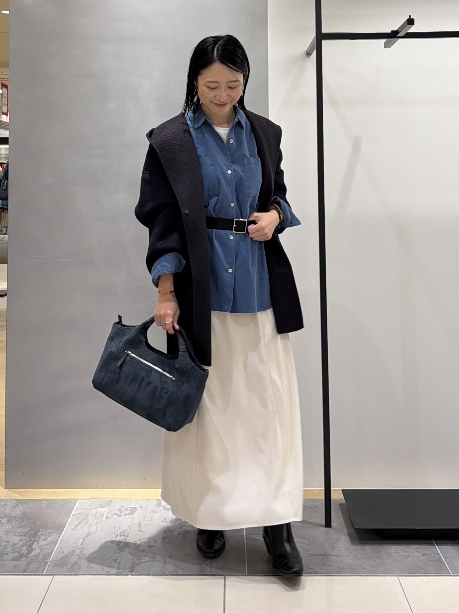 shihoさんの「INDIVI｜【ウール混／配色／ゆったり】ミドル丈リバーフーディコート」を使ったコーディネート