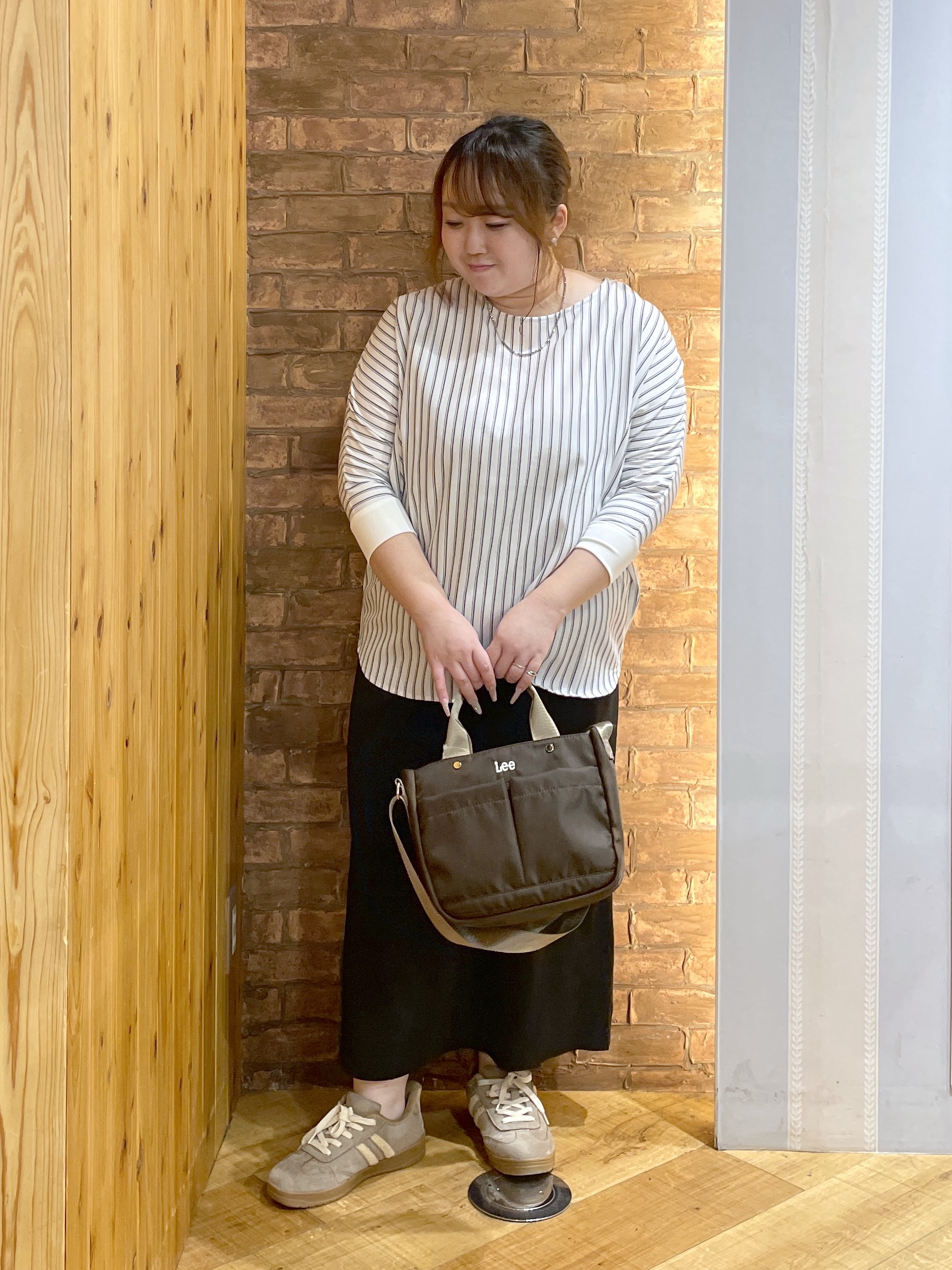 Risaさんの「SHOO･LA･RUE｜【着丈選べる/洗濯後しわになりにくい】インせず着られる ドルマンブラウス」を使ったコーディネート