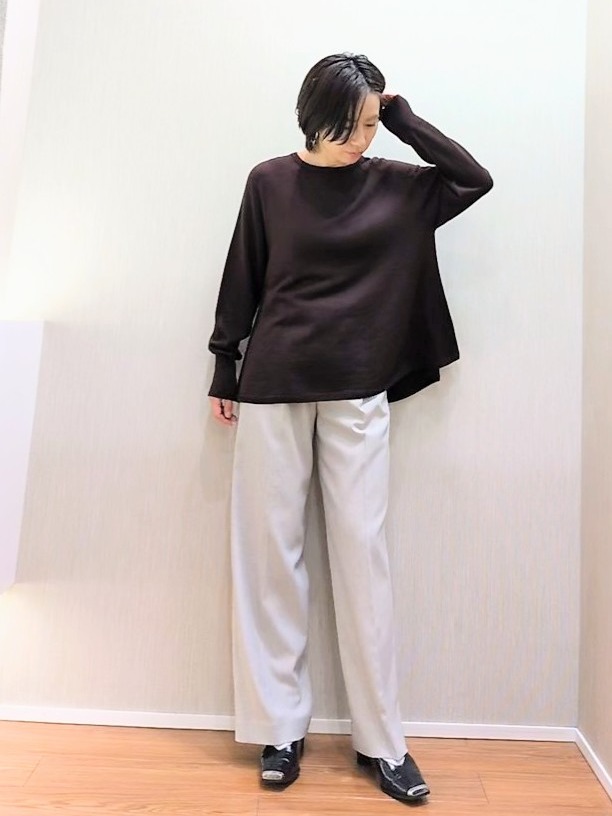 ミズタさんの「UNTITLED｜【きれいに体型カバー/8色展開】Aラインシルエットニットプルオーバー」を使ったコーディネート