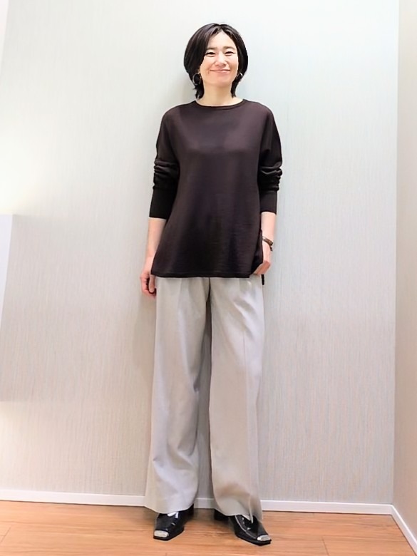 ミズタさんの「UNTITLED｜【きれいに体型カバー/8色展開】Aラインシルエットニットプルオーバー」を使ったコーディネート