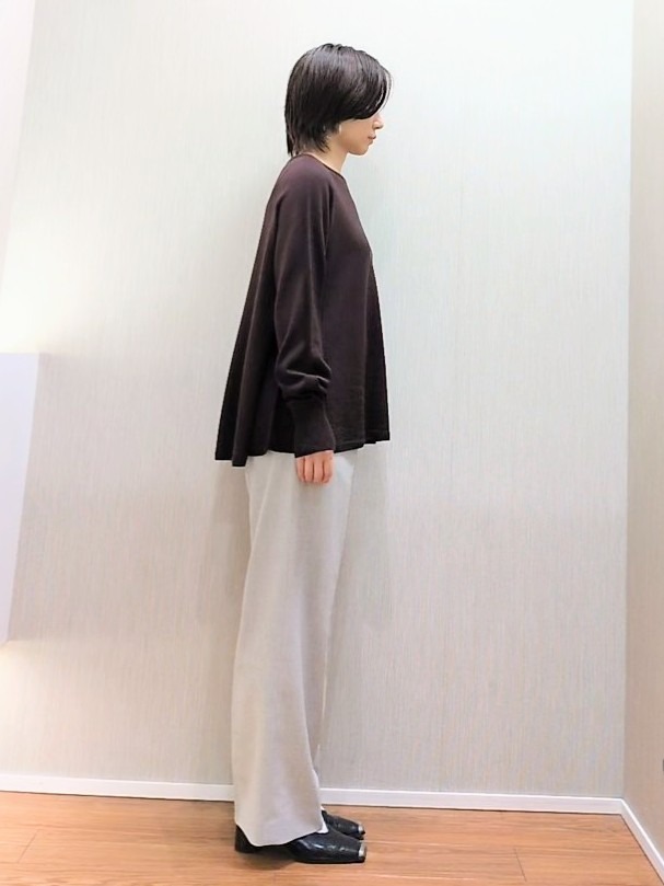 ミズタさんの「UNTITLED｜【きれいに体型カバー/8色展開】Aラインシルエットニットプルオーバー」を使ったコーディネート