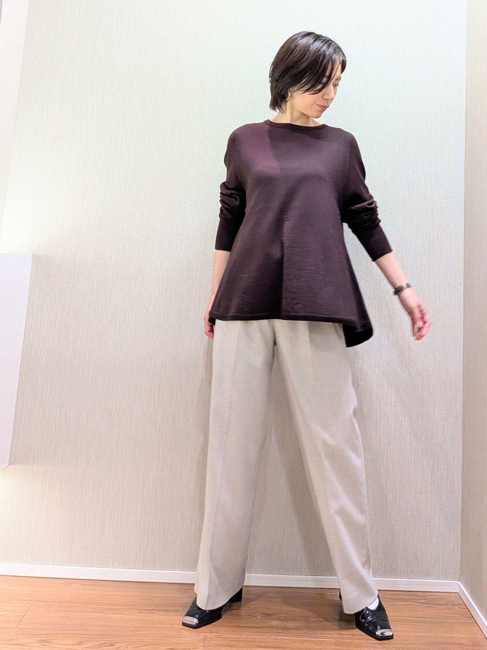 ミズタさんの「UNTITLED｜【きれいに体型カバー/8色展開】Aラインシルエットニットプルオーバー」を使ったコーディネート