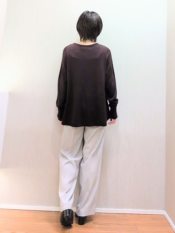 ミズタさんの「UNTITLED｜【きれいに体型カバー/8色展開】Aラインシルエットニットプルオーバー」を使ったコーディネート