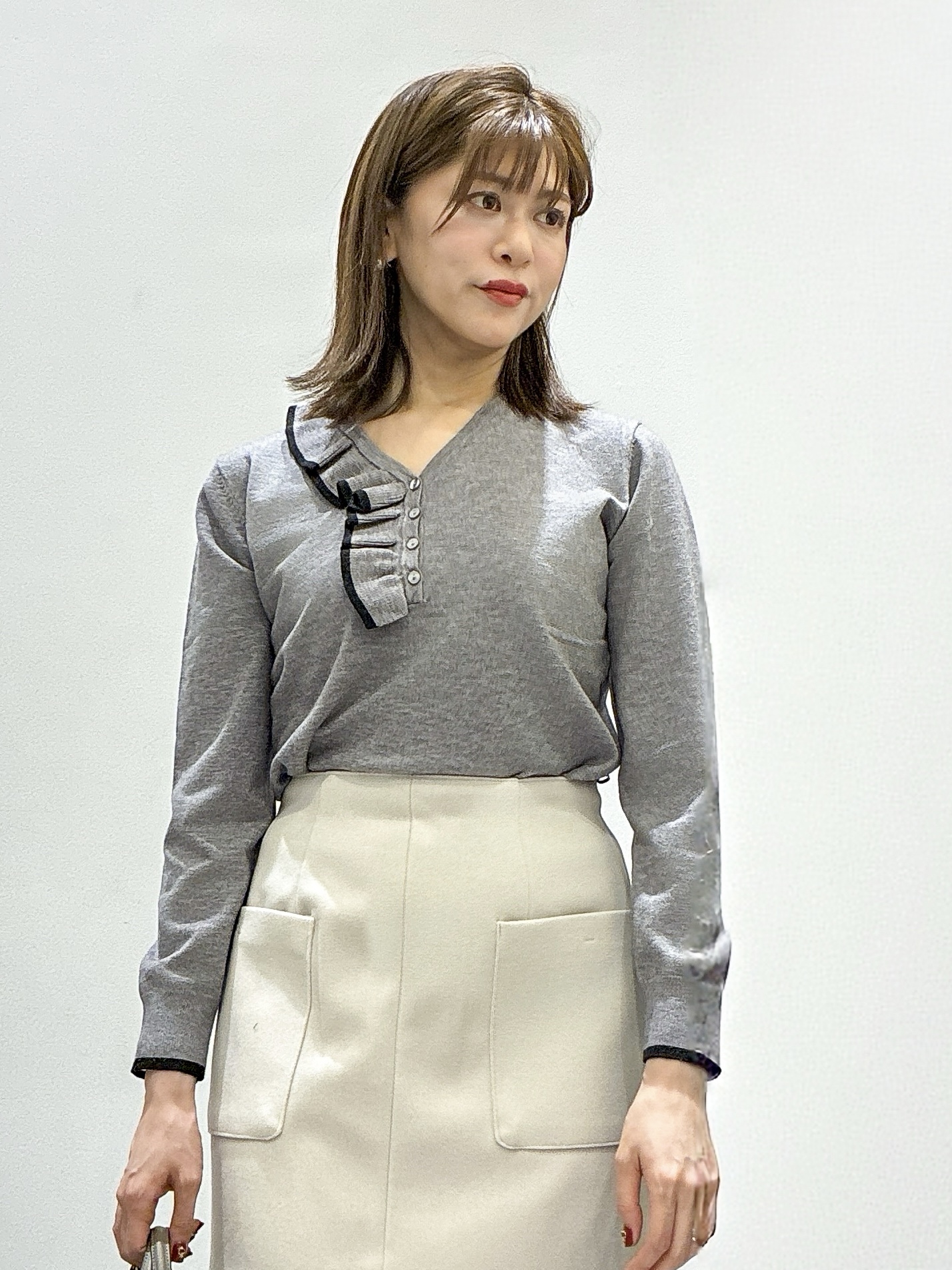 もんちゃんさんの「OPAQUE.CLIP｜配色フリル ヘンリーニット【洗濯機OK】」を使ったコーディネート