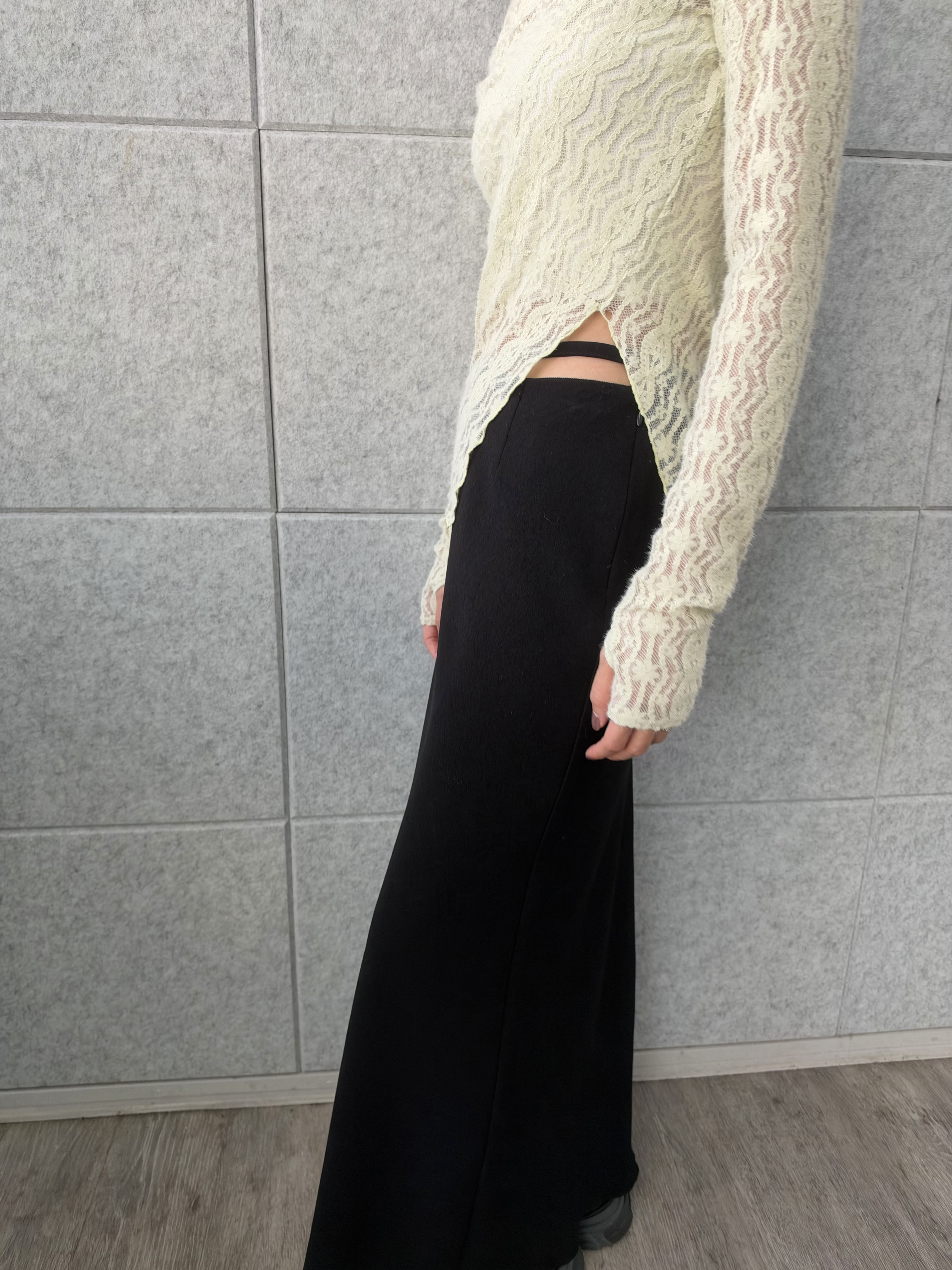 uchi__yamaさんの「CODE A｜veil lace asymmetry top」を使ったコーディネート