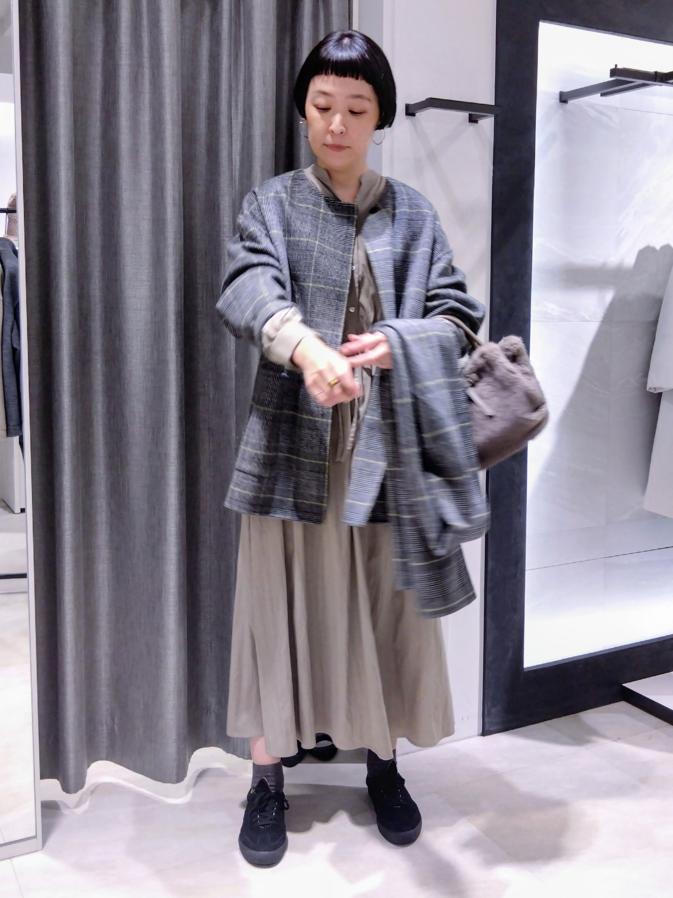 まちこさんの「UNTITLED｜【マフラー付き/ゆったり】リバーコート」を使ったコーディネート