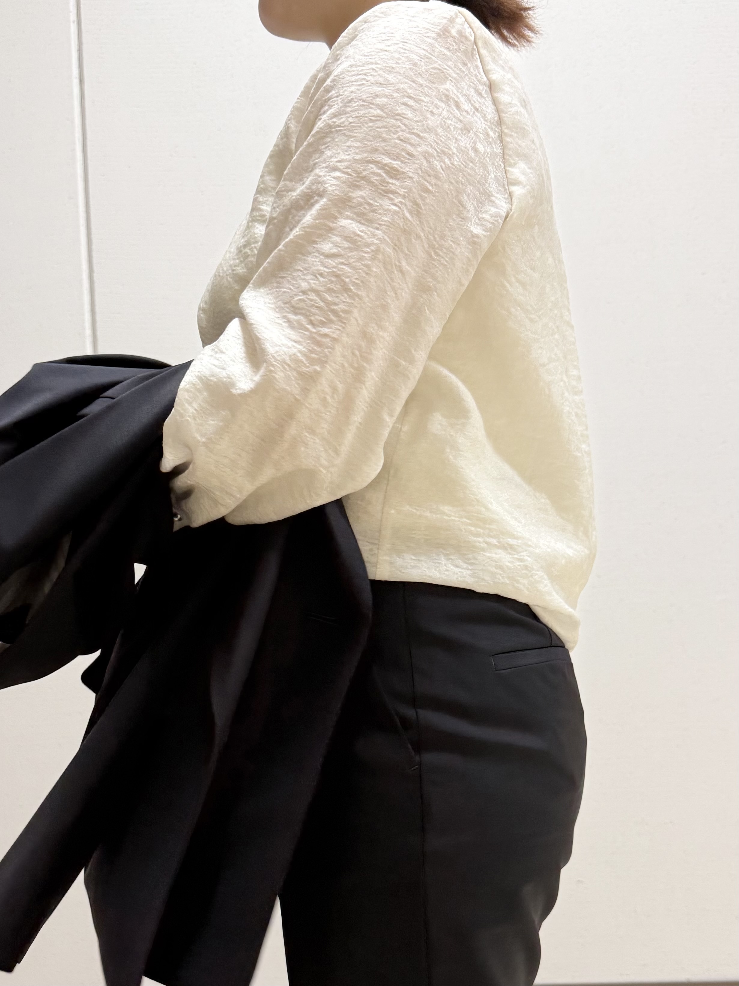 Rikoさんの「INDIVI｜【日本製／シルク混】ジャカードVネックブラウス」を使ったコーディネート