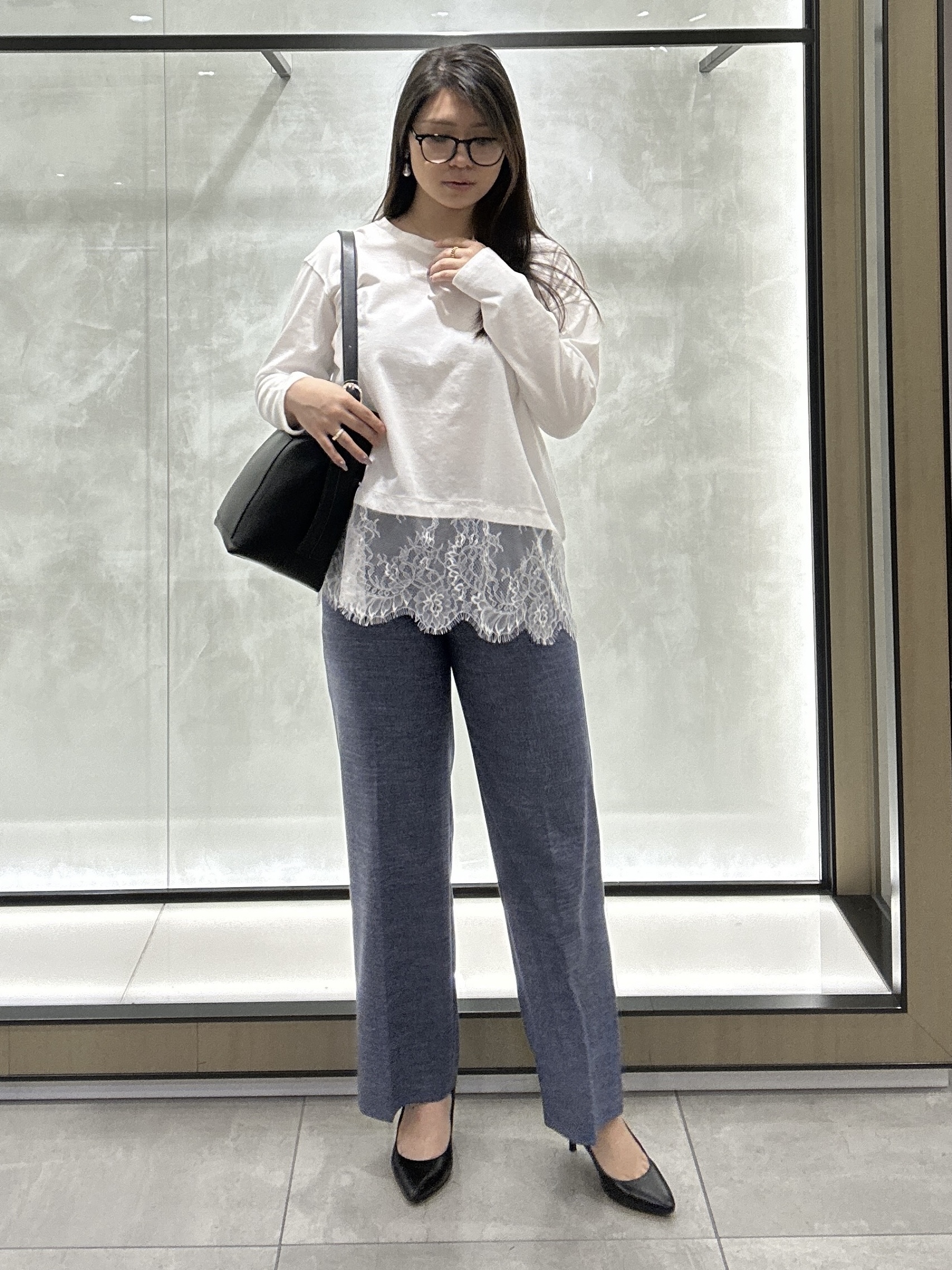 YURIさんの「UNTITLED｜【後ろウエストゴム/オンオフ使える】フレークツィードワイドパンツ」を使ったコーディネート