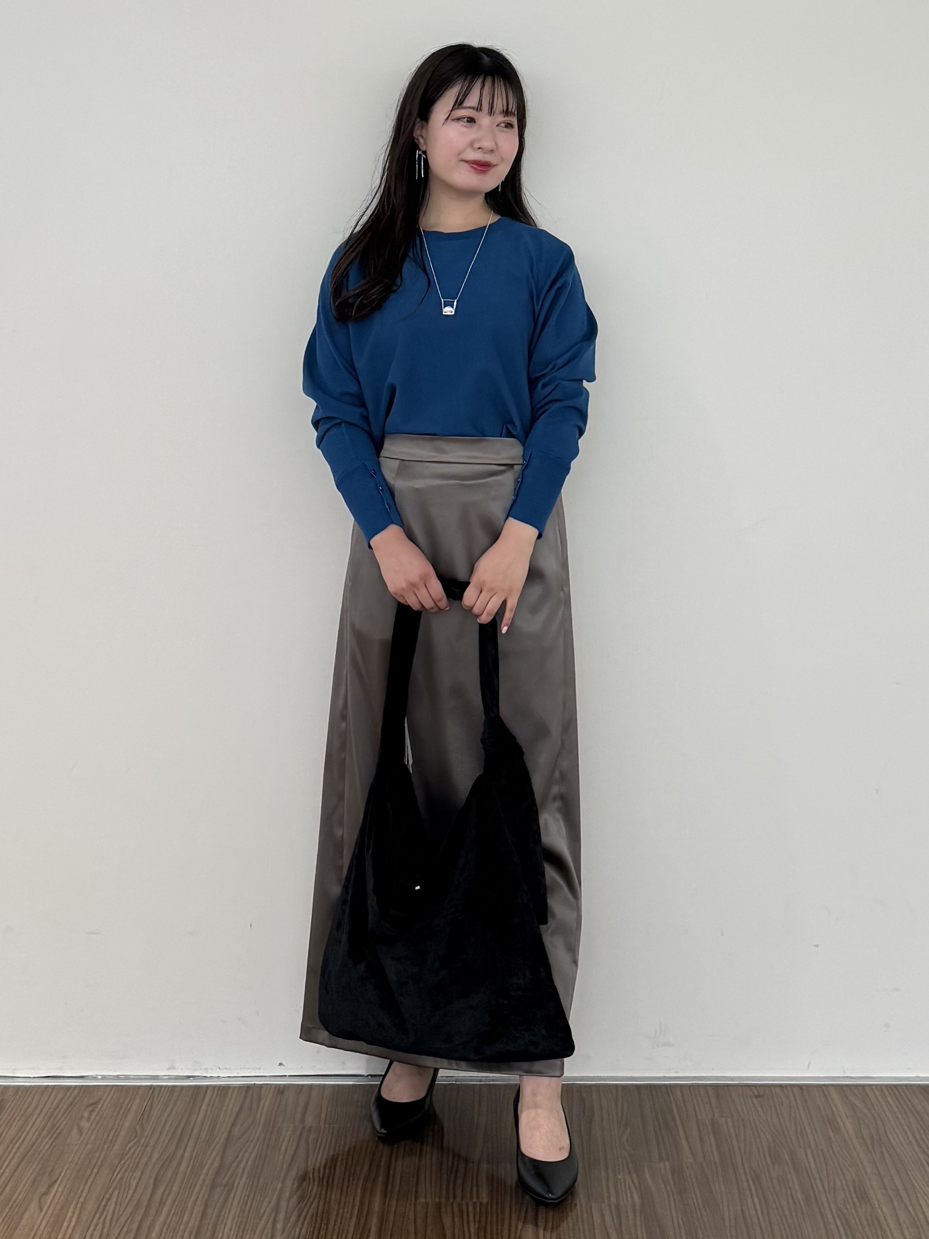 いくみさんの「INDIVI｜【選べる6色／ストレッチ◎】きれいめドルマンスリーブニット」を使ったコーディネート