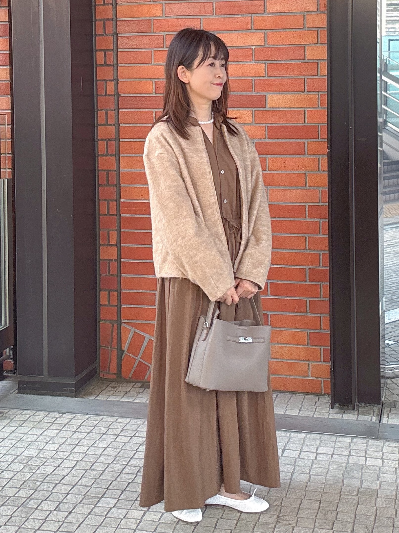 makiさんの「UNTITLED｜【軽アウター/秋羽織り】シャギージップカーデ」を使ったコーディネート
