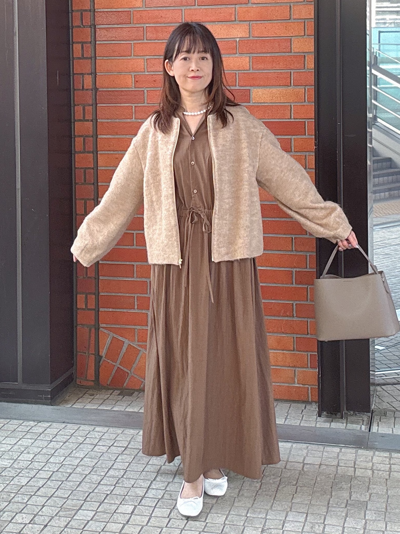 makiさんの「UNTITLED｜【軽アウター/秋羽織り】シャギージップカーデ」を使ったコーディネート