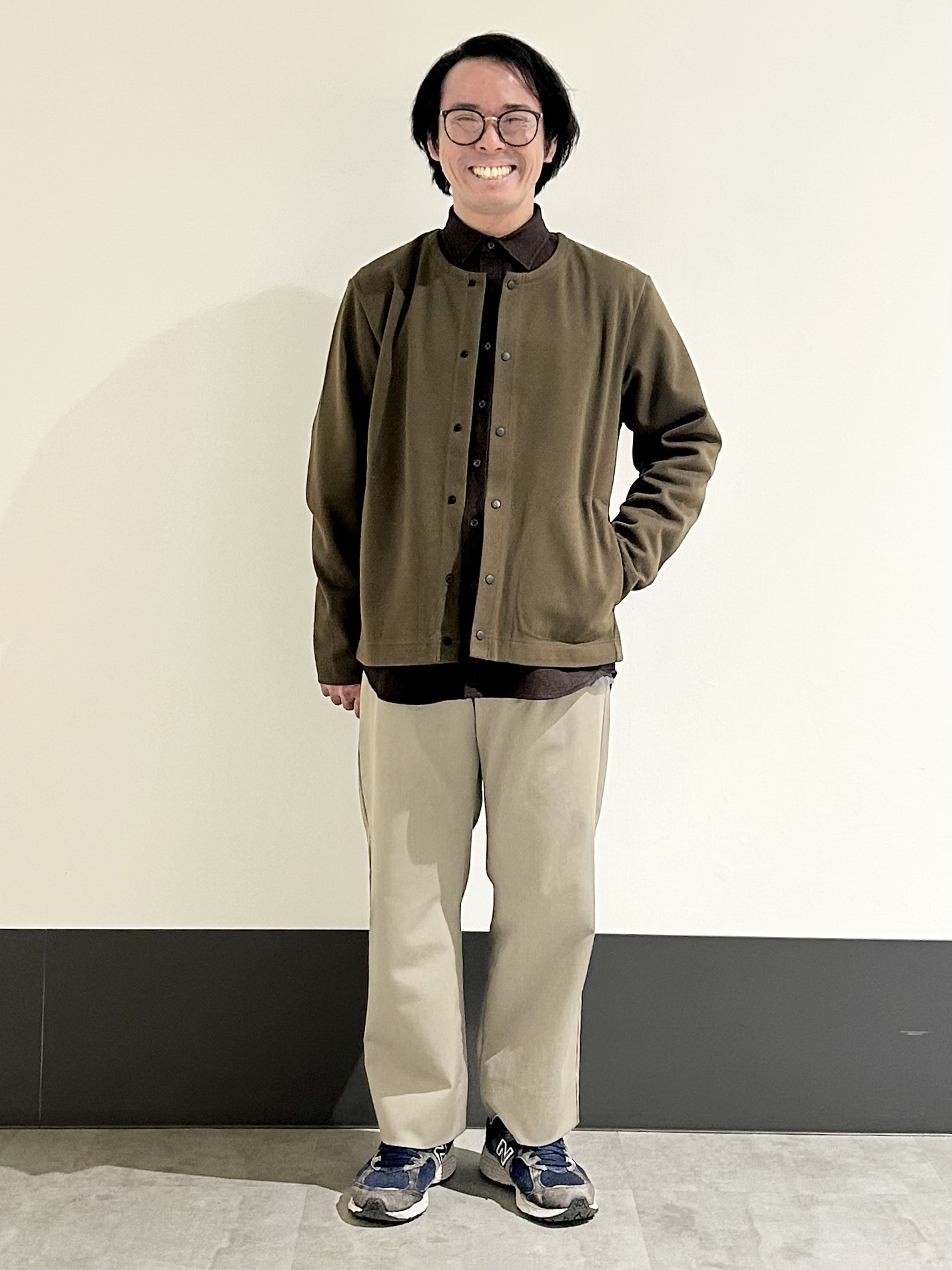 KENJI Iさんの「THE SHOP TK｜【洗濯機OK】ラウンドカットカーディガン」を使ったコーディネート