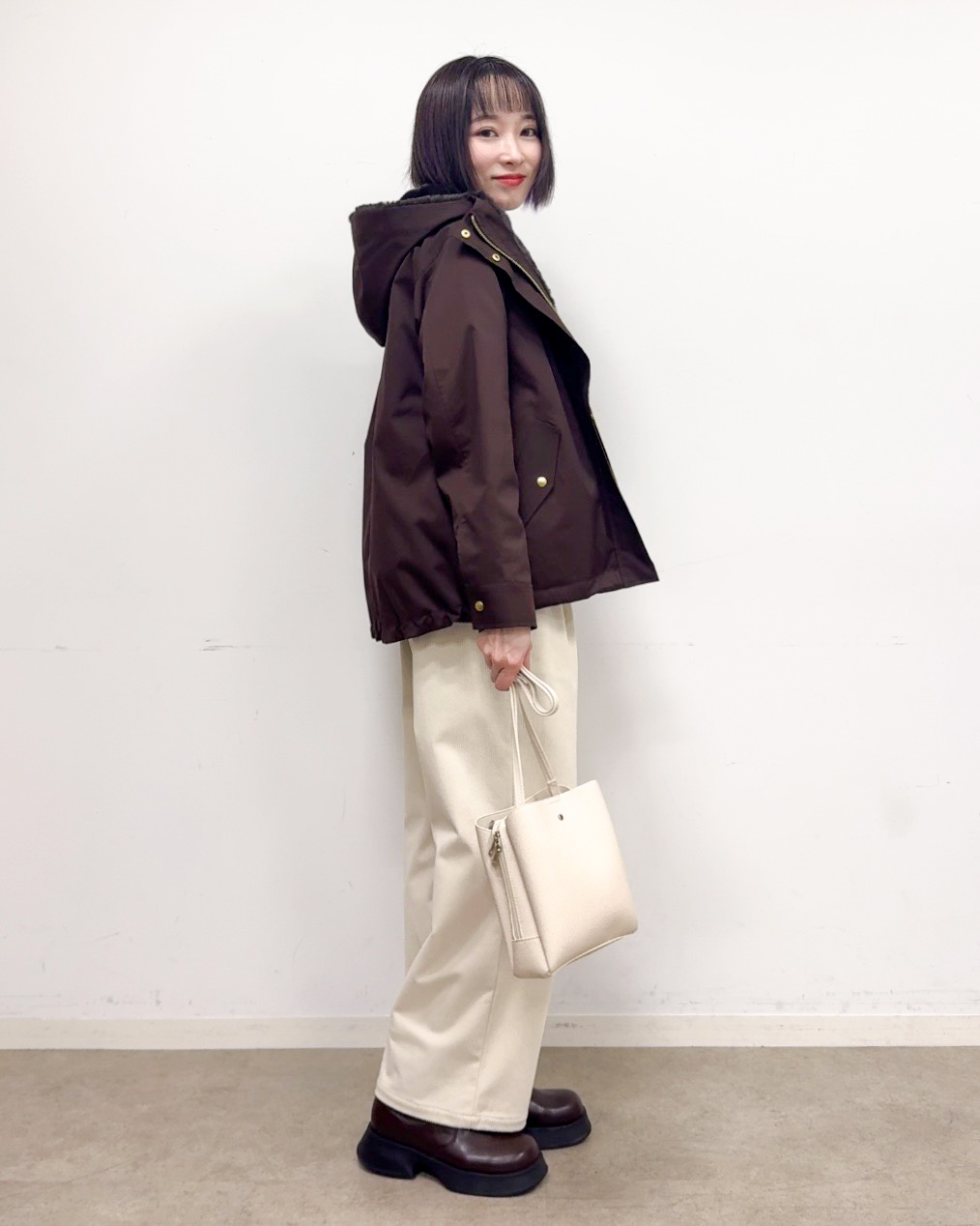 𝐜𝐡𝐢𝐤𝐚さんの「SHOO･LA･RUE｜【洗濯機可/撥水/マルチWAY】ファーライナー付き 毎日欲張りマンパ」を使ったコーディネート
