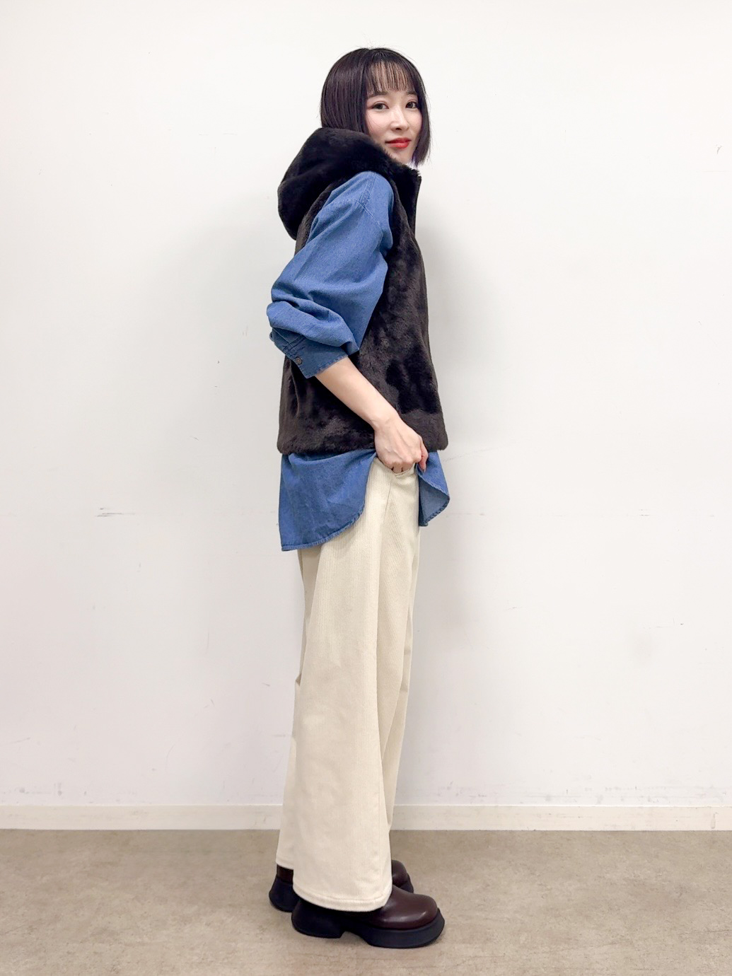 𝐜𝐡𝐢𝐤𝐚さんの「SHOO･LA･RUE｜【洗濯機可/撥水/マルチWAY】ファーライナー付き 毎日欲張りマンパ」を使ったコーディネート