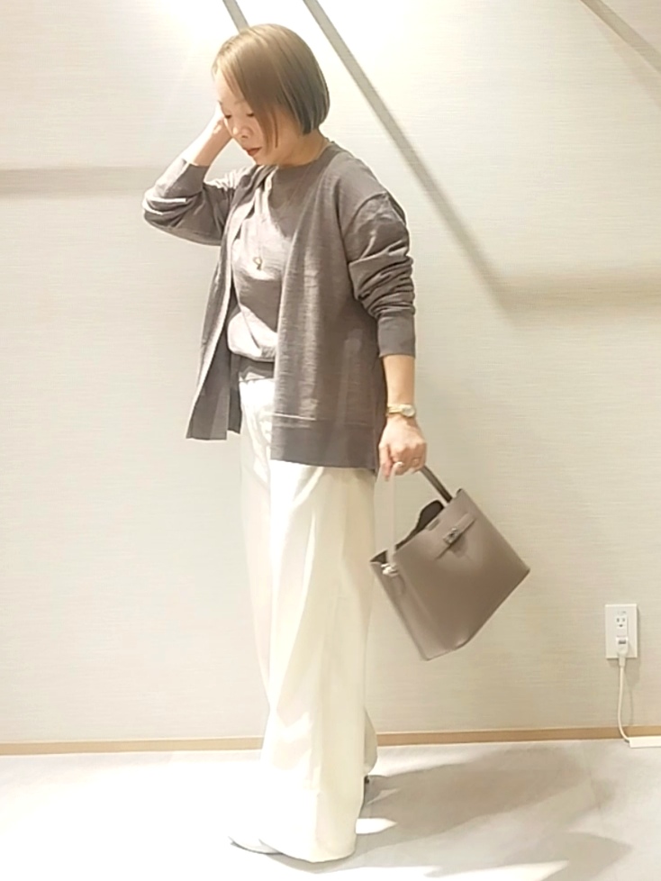 s u g iさんの「UNTITLED｜【アンサンブル可/秋羽織り/通勤】シルクウールカシミヤカーディガン」を使ったコーディネート