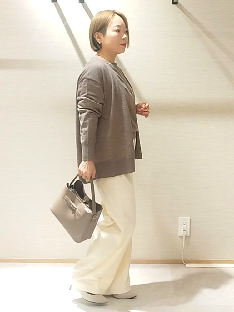 s u g iさんの「UNTITLED｜【アンサンブル可/秋羽織り/通勤】シルクウールカシミヤカーディガン」を使ったコーディネート