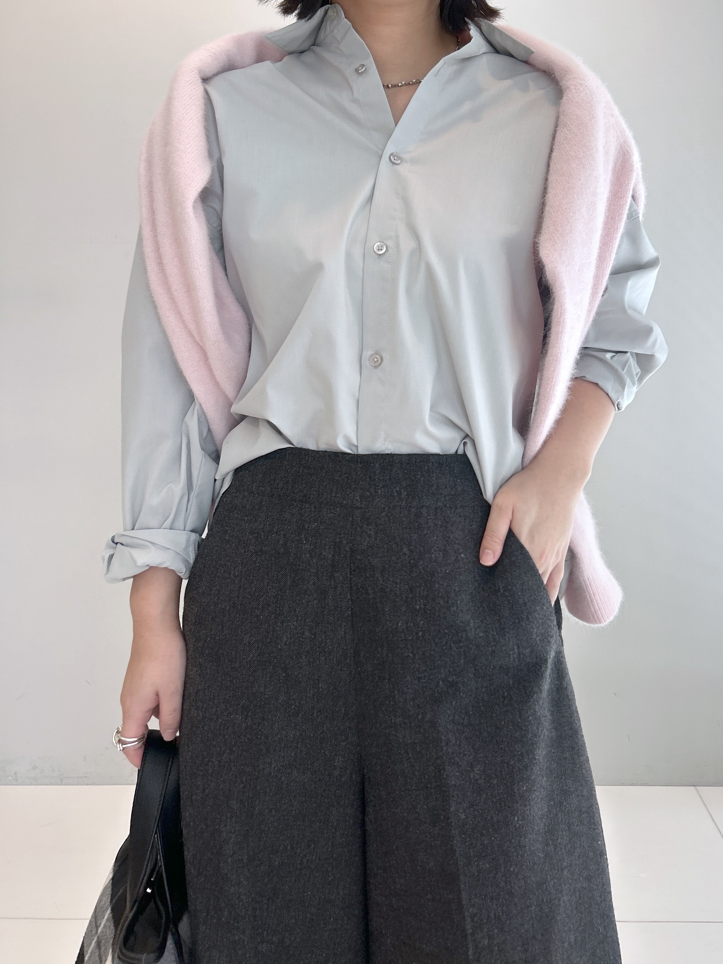 Hirokaさんの「Dessin｜【洗える/オンオフ着られる】袖裏ワンポイント刺繍 オーバーシャツ」を使ったコーディネート