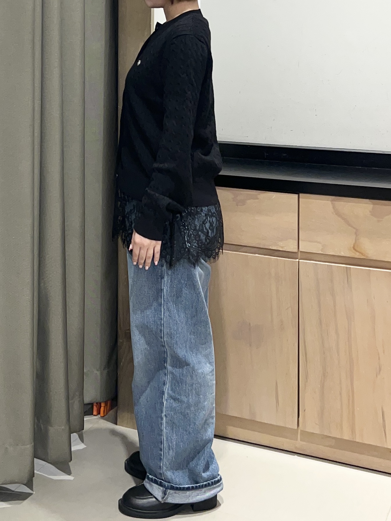 かのさんの「THE SHOP TK｜POLO BCS/ケーブルクルーカーディガン」を使ったコーディネート