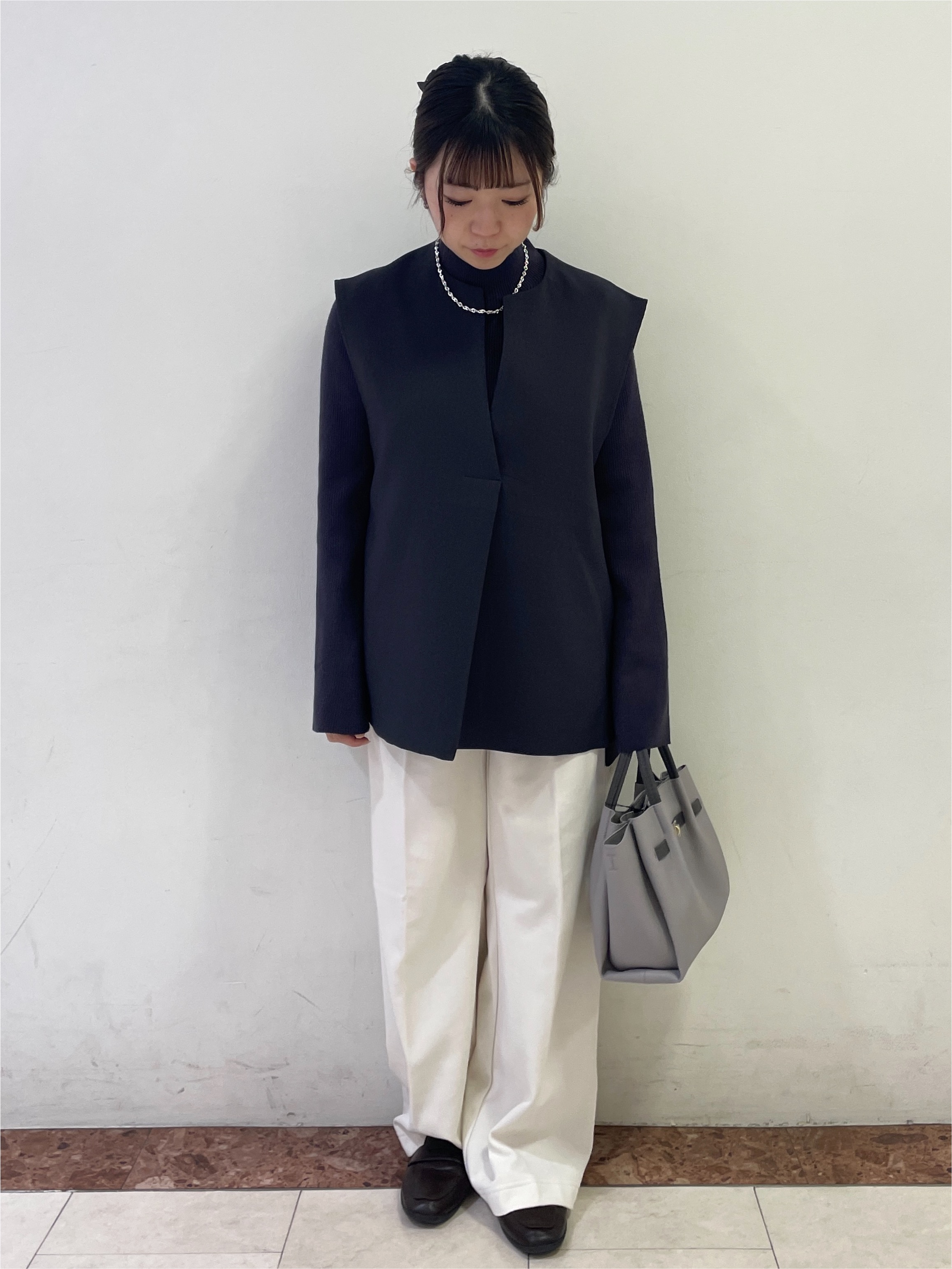 Rikoさんの「OPAQUE.CLIP｜《ツインセット》Vネックベスト&times;ハイネックリブニット【洗濯機OK】」を使ったコーディネート
