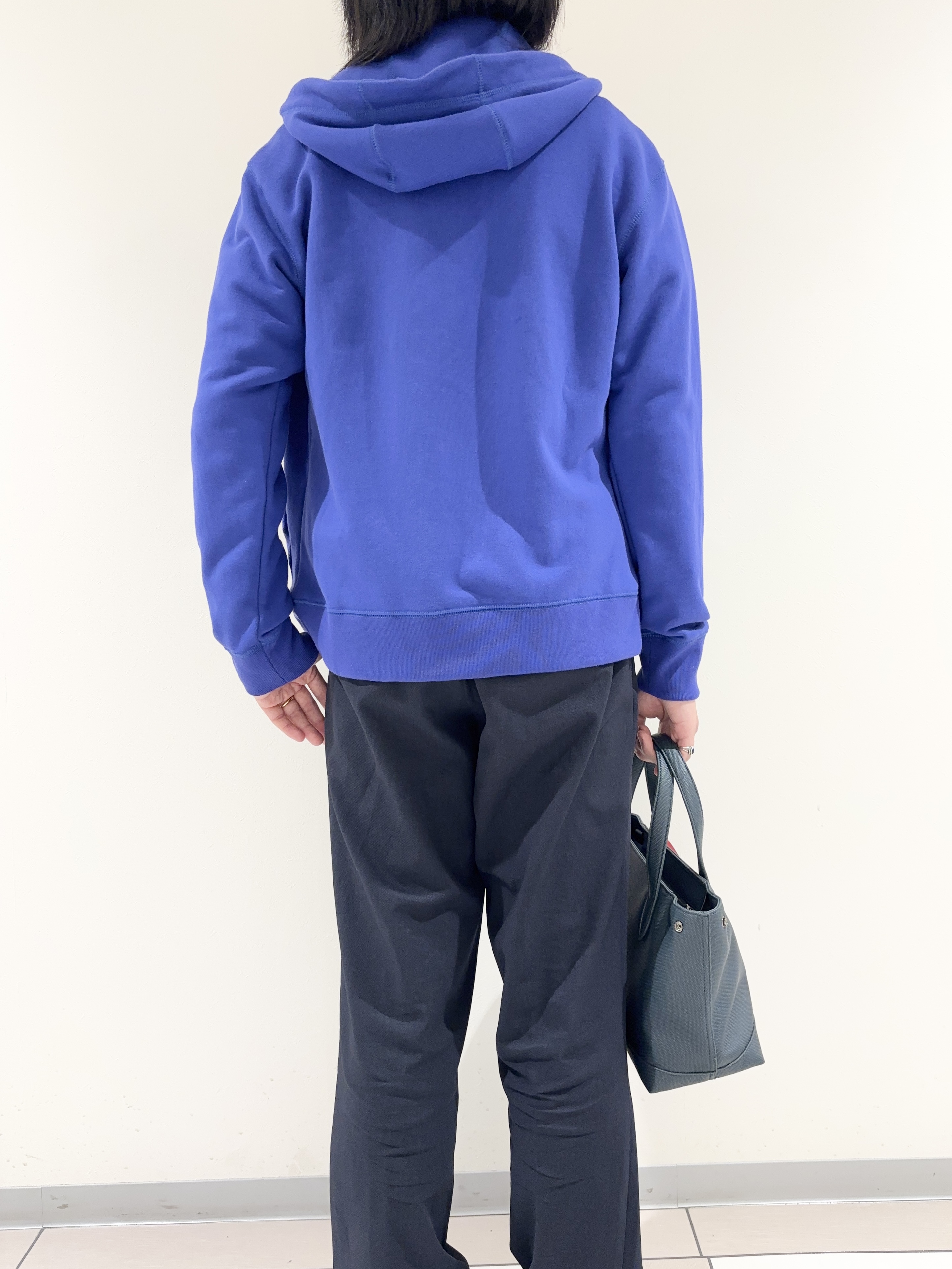 及川さんの「TAKEO KIKUCHI｜【BOWLER HAT LABEL】ジップアップ スウェットパーカー」を使ったコーディネート