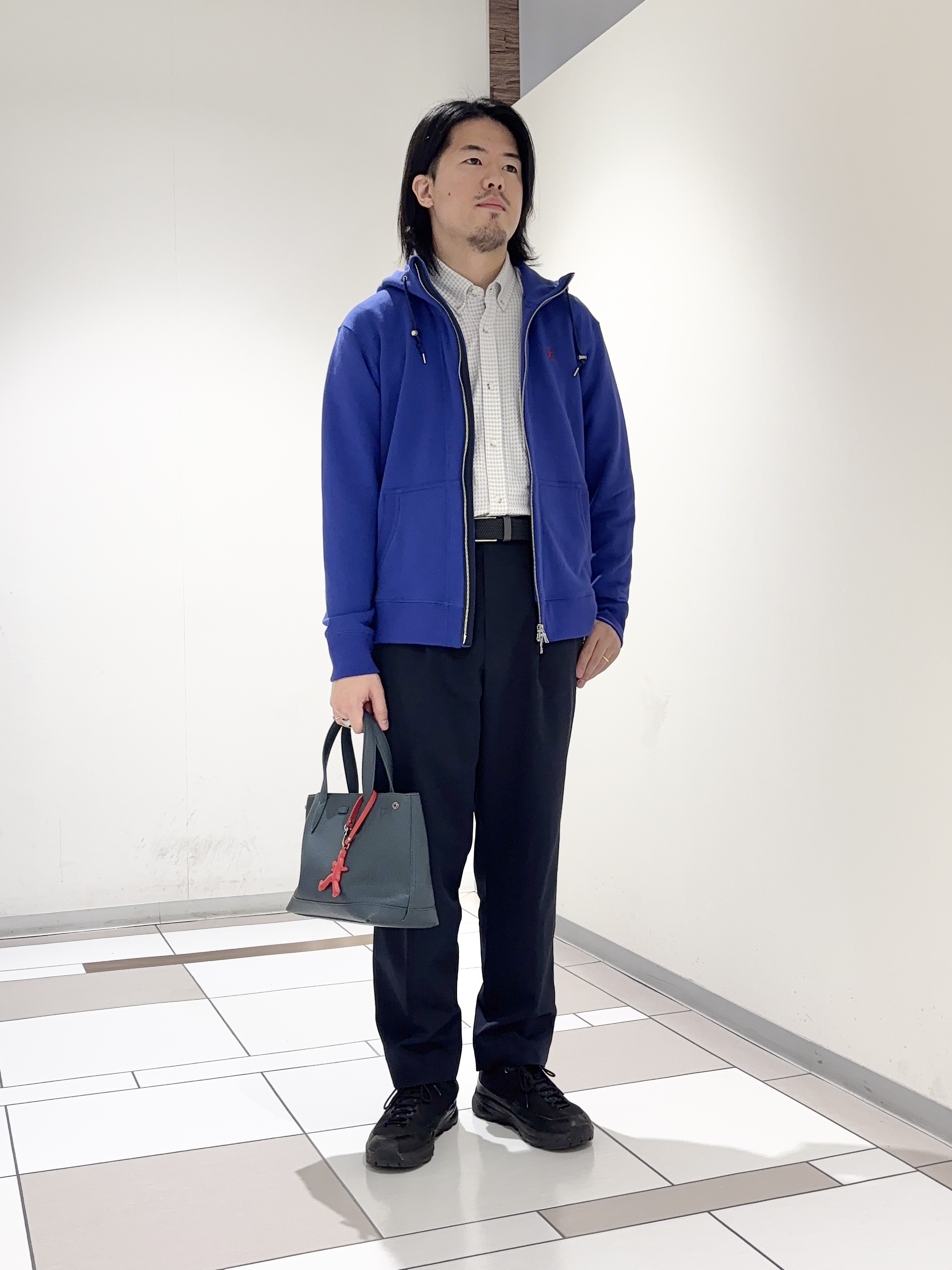 及川さんの「TAKEO KIKUCHI｜【BOWLER HAT LABEL】ジップアップ スウェットパーカー」を使ったコーディネート