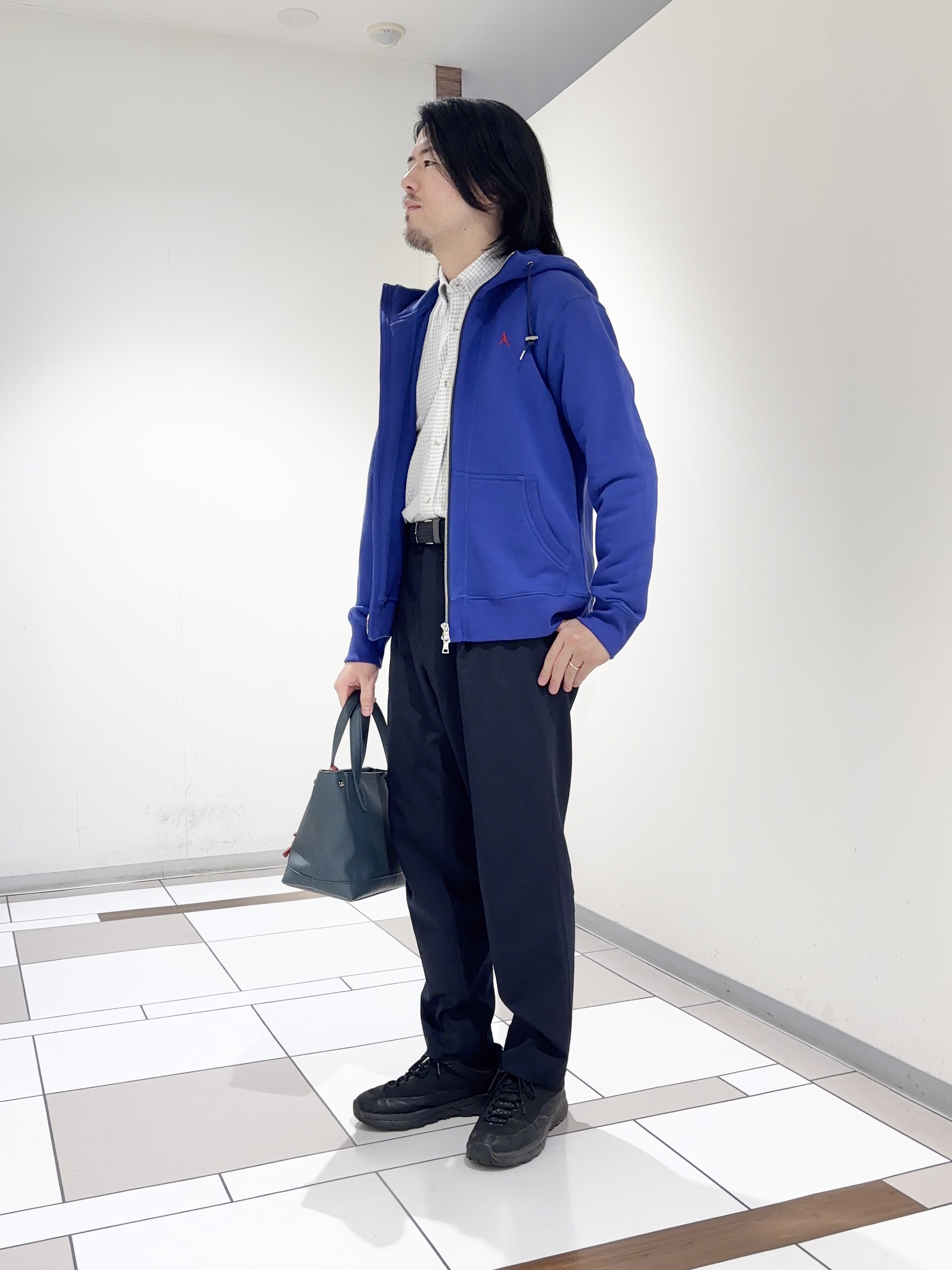 及川さんの「TAKEO KIKUCHI｜【BOWLER HAT LABEL】ジップアップ スウェットパーカー」を使ったコーディネート