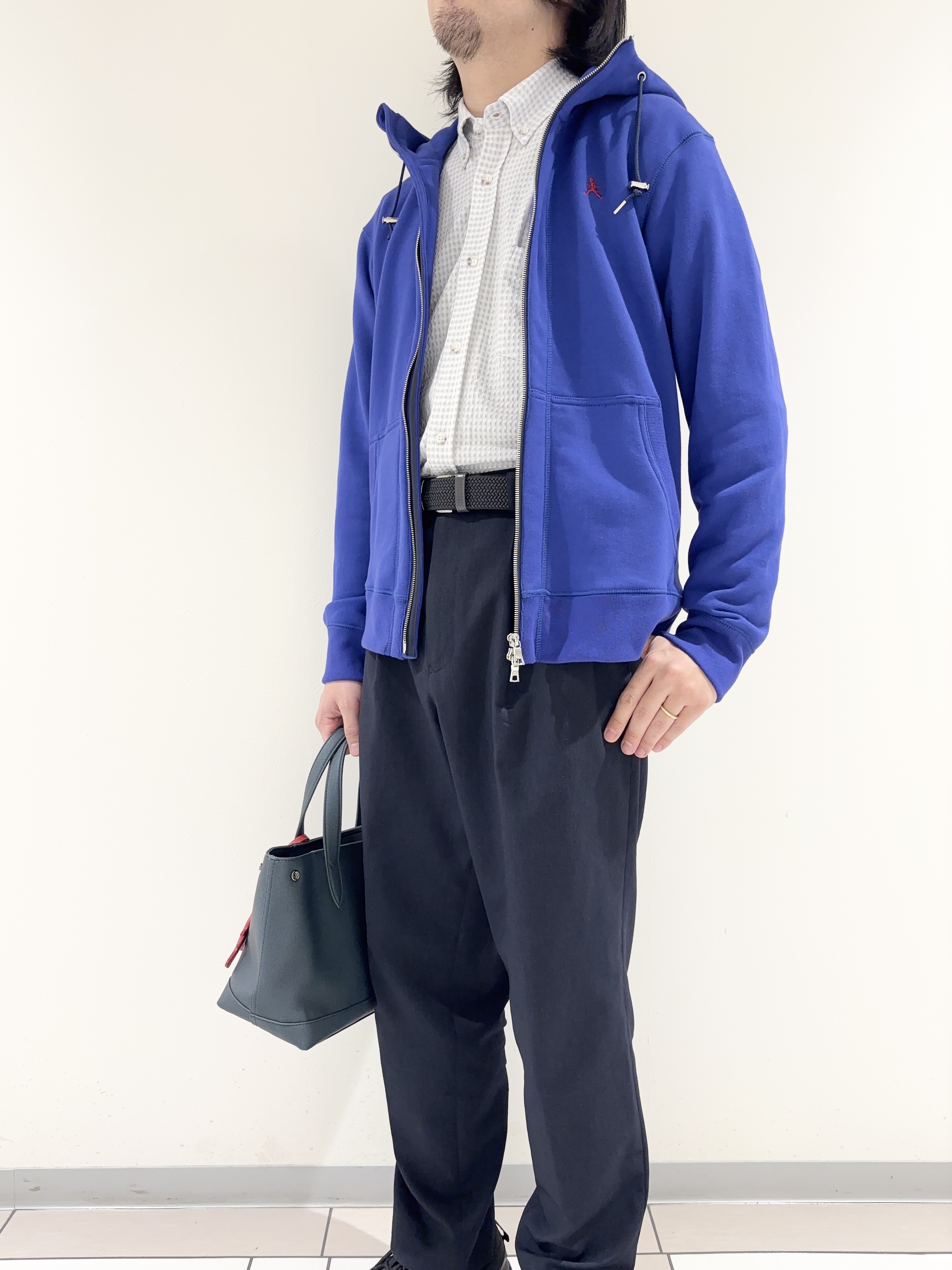 及川さんの「TAKEO KIKUCHI｜【BOWLER HAT LABEL】ジップアップ スウェットパーカー」を使ったコーディネート