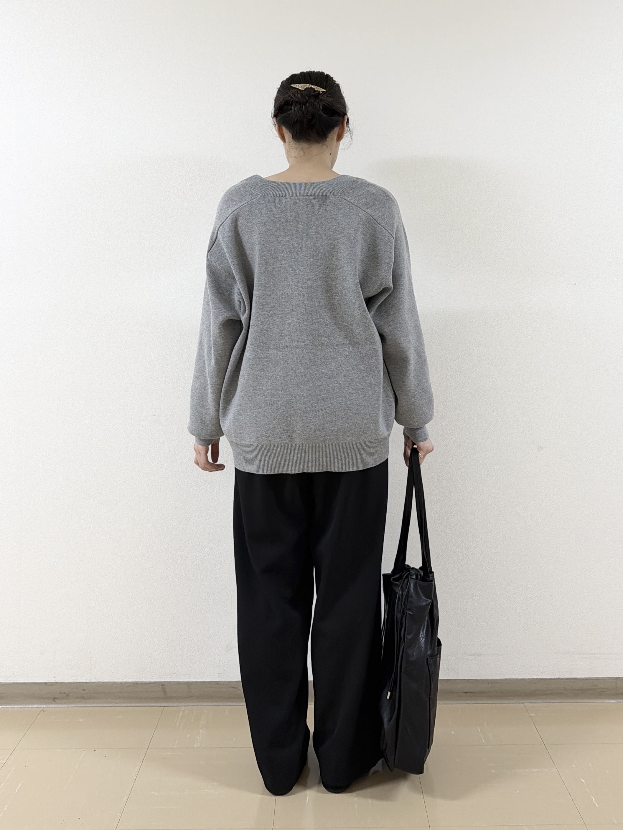 あんづさんの「SHOO･LA･RUE｜【毛玉になりにくい/S-LL/洗濯機可/体型カバー】Vネックゆったりカーディガン」を使ったコーディネート