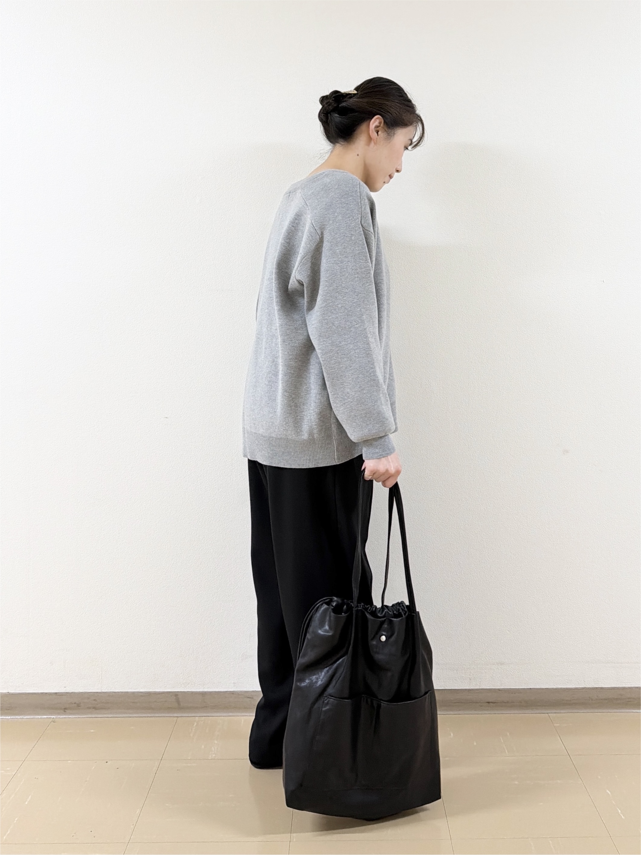あんづさんの「SHOO･LA･RUE｜【毛玉になりにくい/S-LL/洗濯機可/体型カバー】Vネックゆったりカーディガン」を使ったコーディネート
