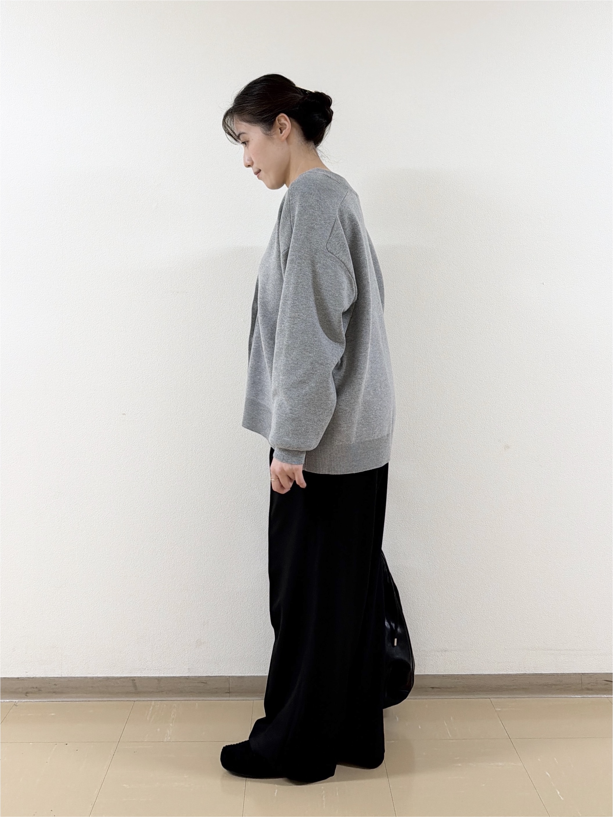 あんづさんの「SHOO･LA･RUE｜【毛玉になりにくい/S-LL/洗濯機可/体型カバー】Vネックゆったりカーディガン」を使ったコーディネート