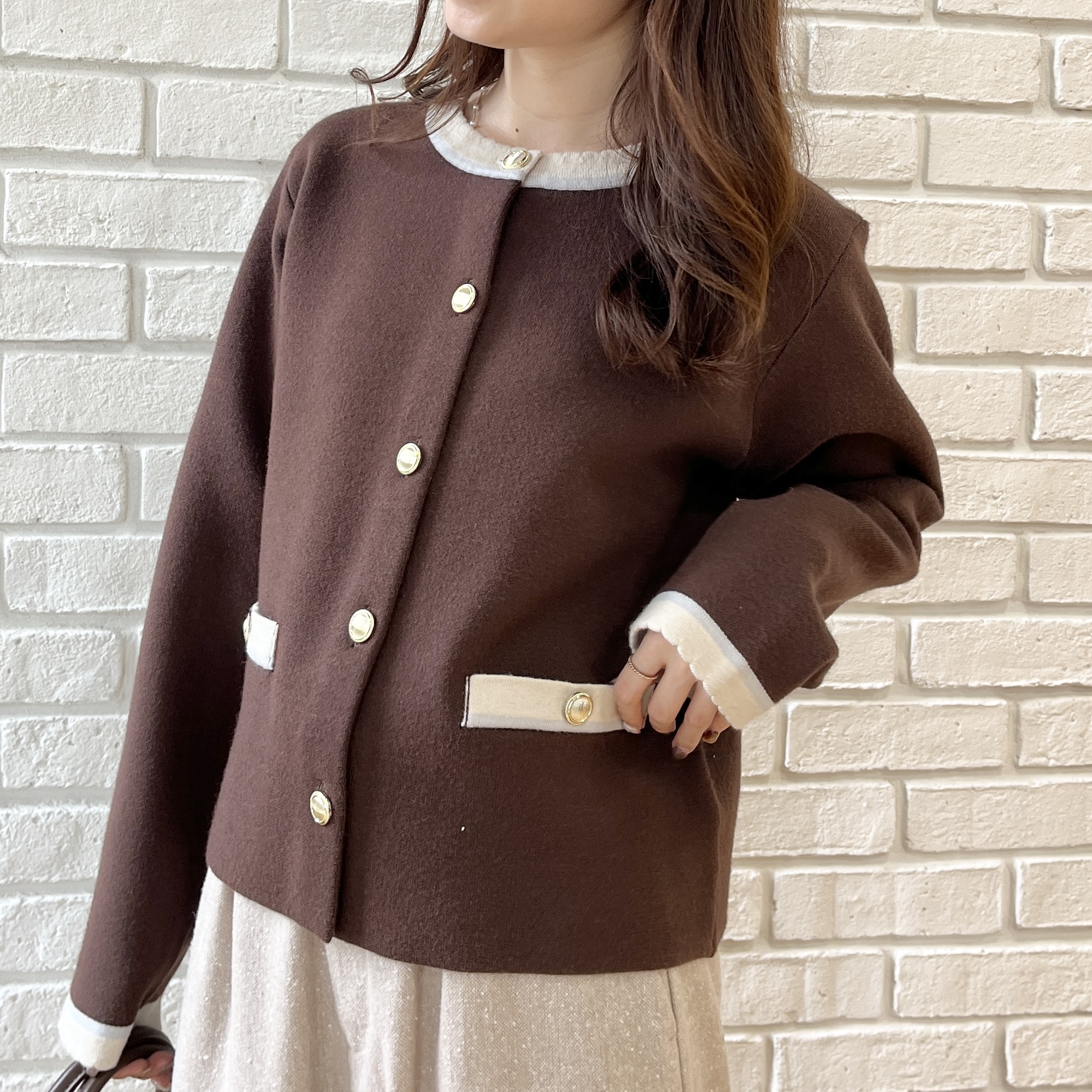 はばさんの「Couture brooch｜【上品なスカラップ】ムースタッチ配色カーディガン」を使ったコーディネート