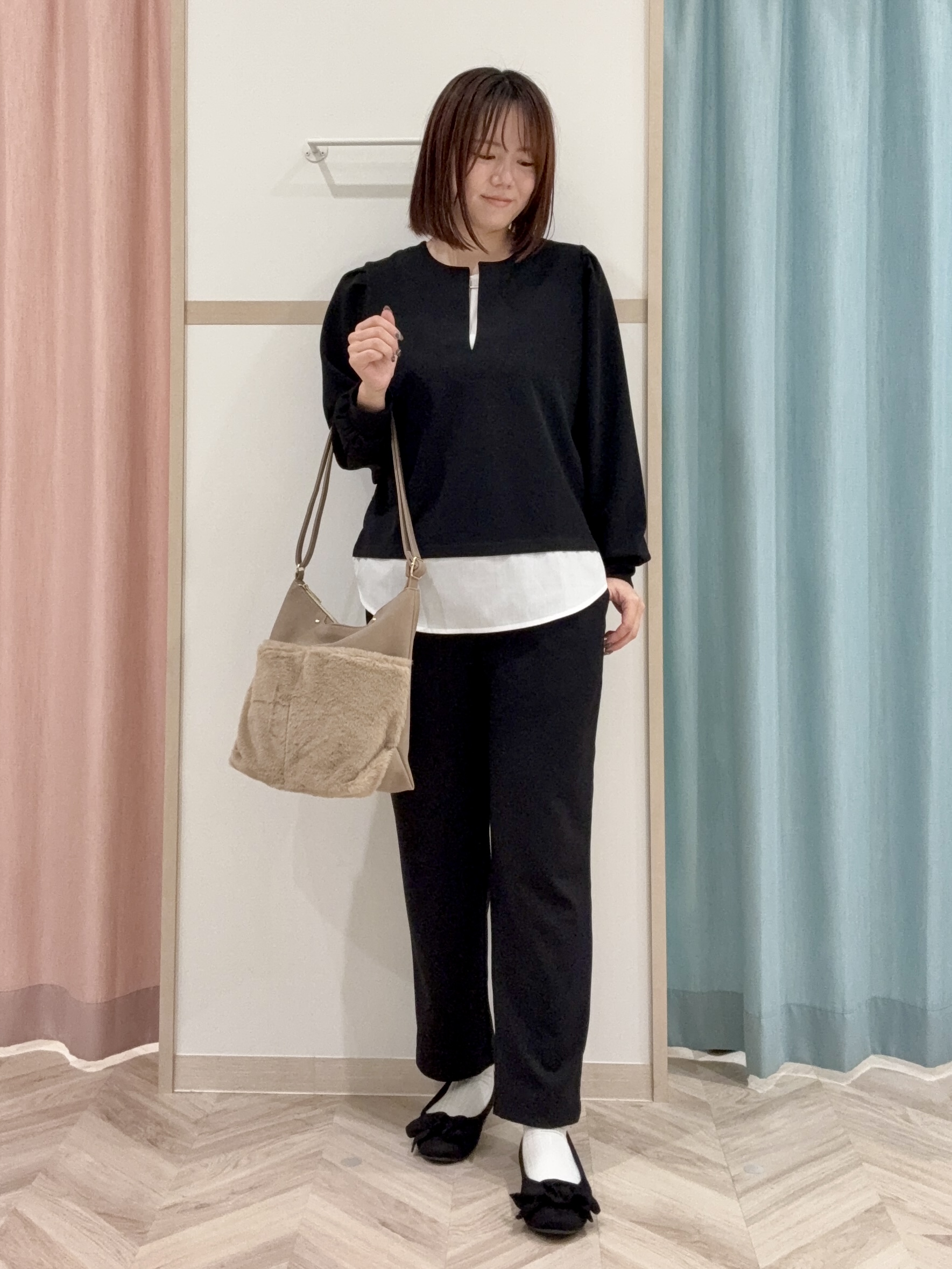 kさんの「SHOO･LA･RUE｜【S-LL/洗濯機可】1枚で完成 アクセいらずのレイヤード風ブラウス」を使ったコーディネート