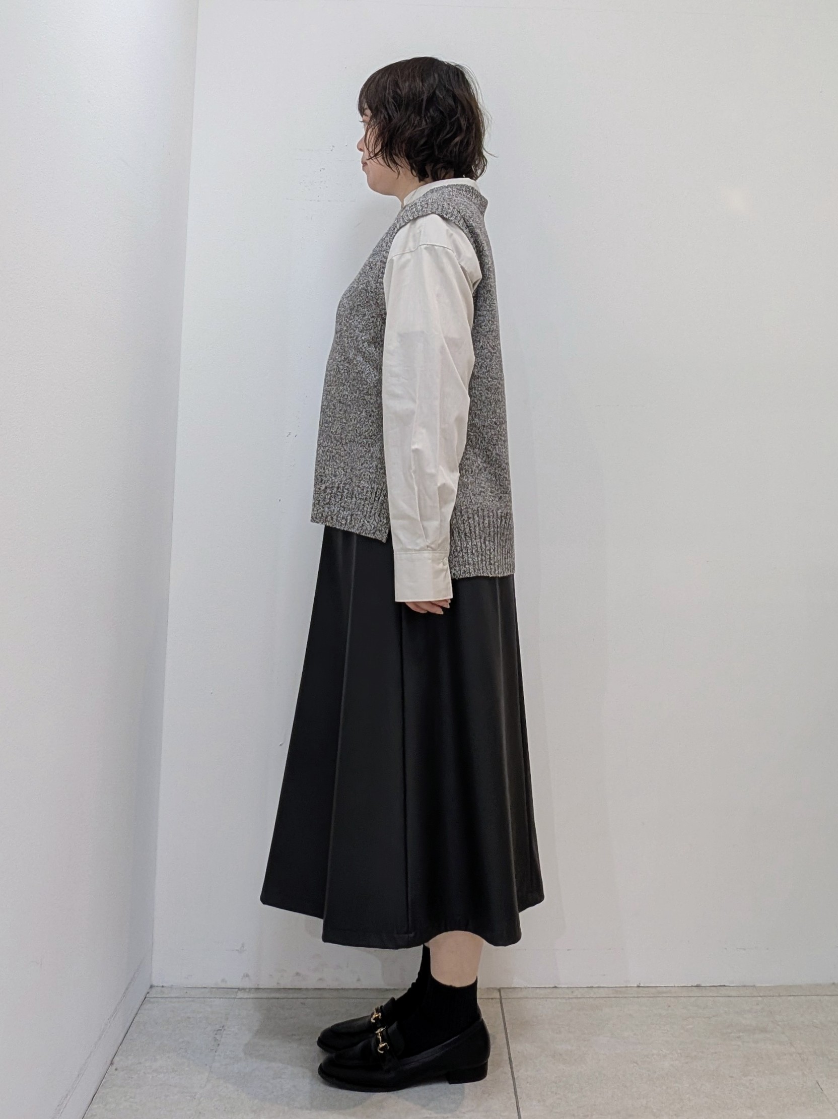 いこさんの「UNTITLED｜【5色展開/手洗い可】ローシルクウールニットベスト」を使ったコーディネート