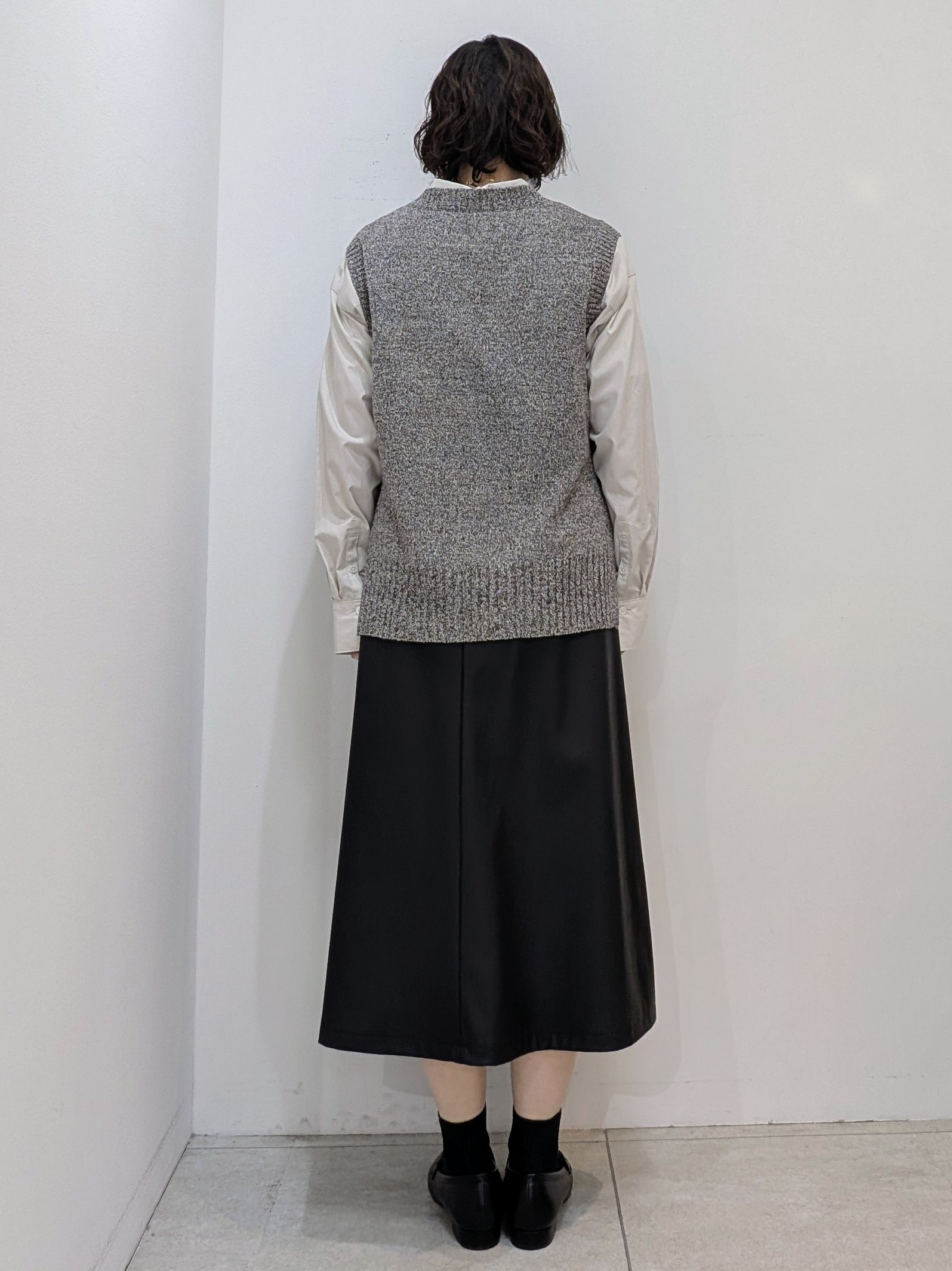 いこさんの「UNTITLED｜【5色展開/手洗い可】ローシルクウールニットベスト」を使ったコーディネート
