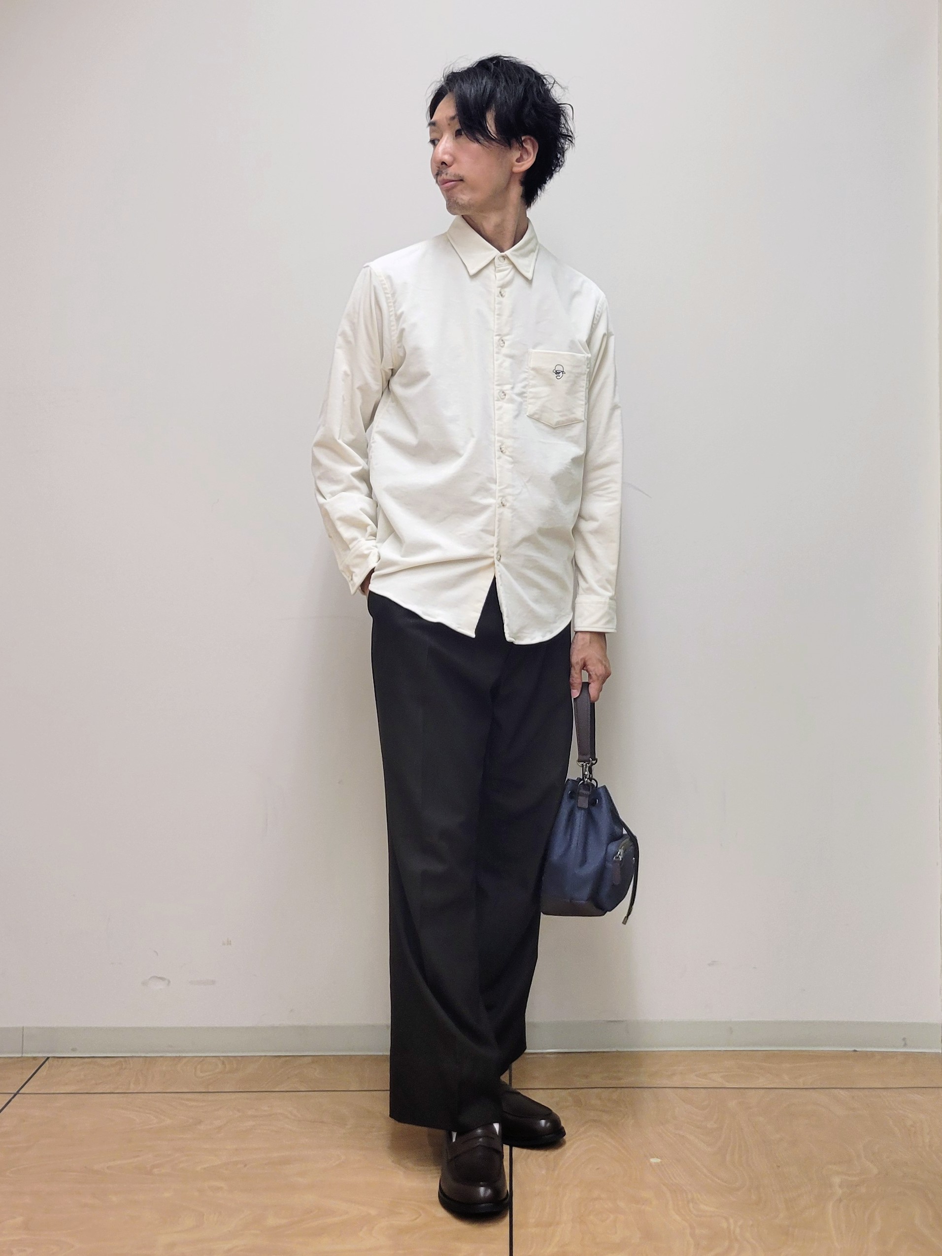 piroyaさんの「TAKEO KIKUCHI｜ストレッチ コーデュロイ シャツ」を使ったコーディネート