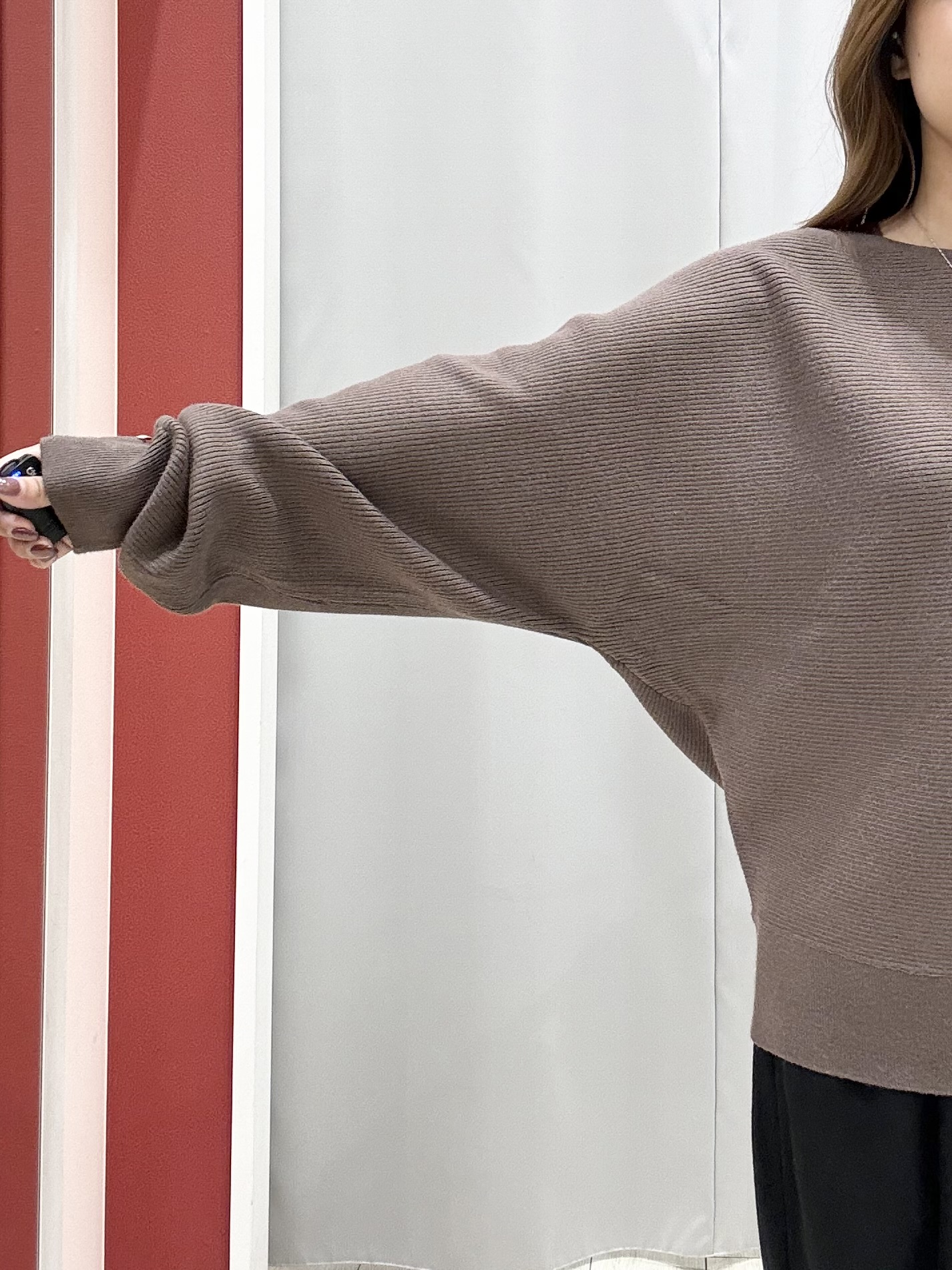 shioさんの「SHOO･LA･RUE｜【洗濯機可/体型カバー】やわらかリブドルマンニット」を使ったコーディネート