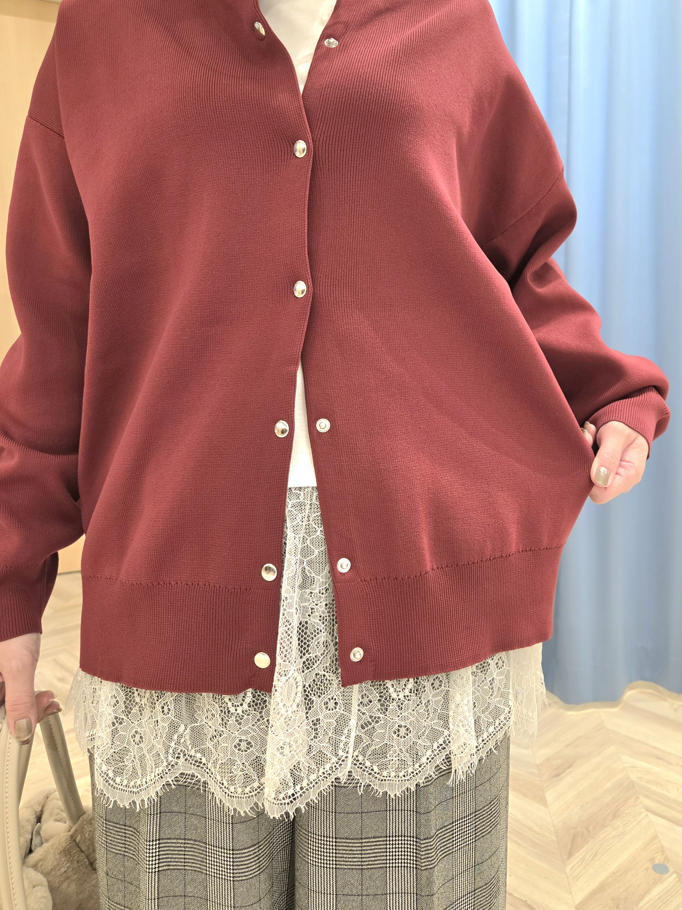 Ikumiさんの「SHOO･LA･RUE｜【セットアップ可/洗濯機可】軽やかに羽織れる スポンディッシュ ニットカーディガン」を使ったコーディネート