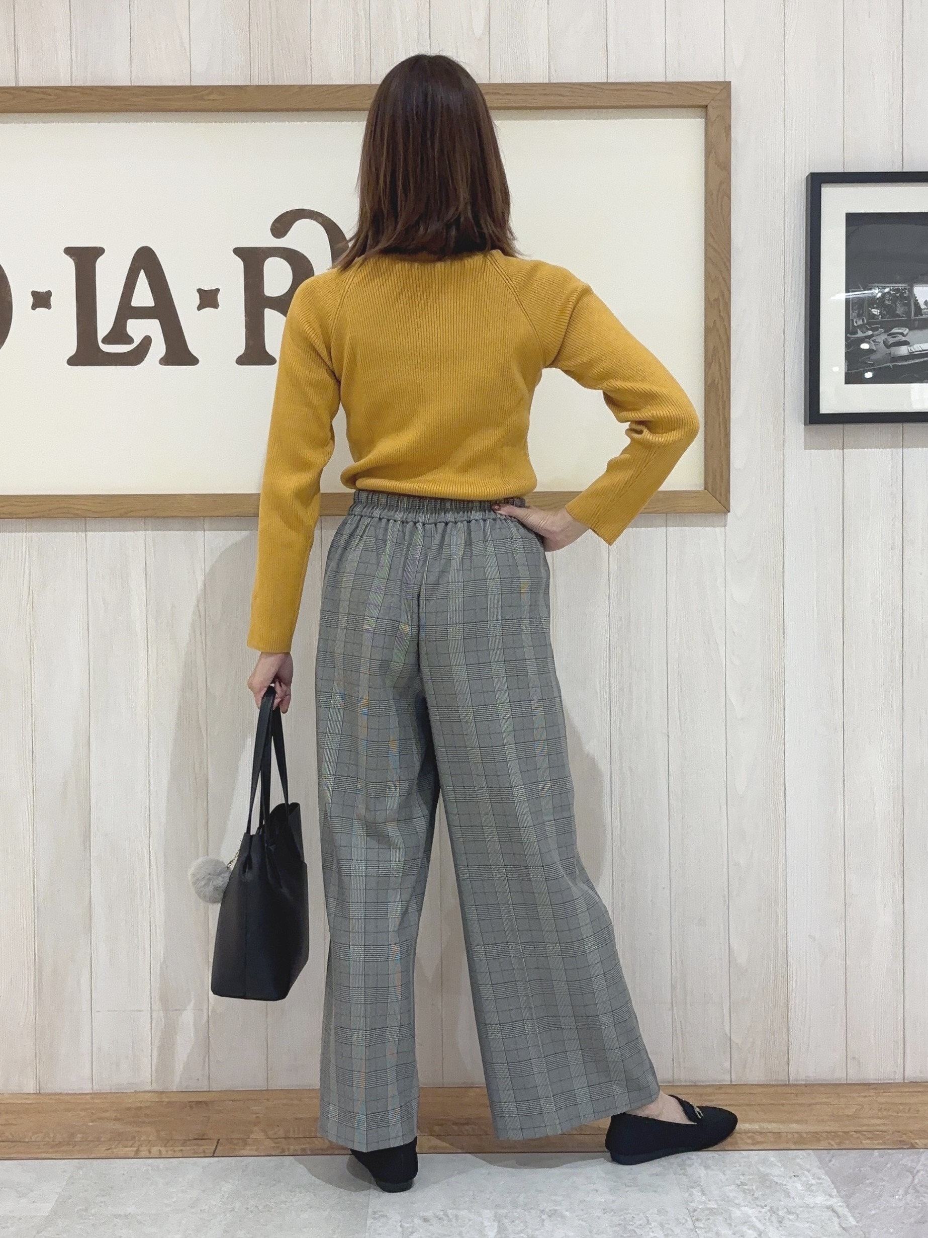 みきぽんさんの「SHOO･LA･RUE｜【絶妙なゆるピタ/S-LL/洗濯機可】ちくちくしにくいリブハイネック やわらかニット」を使ったコーディネート