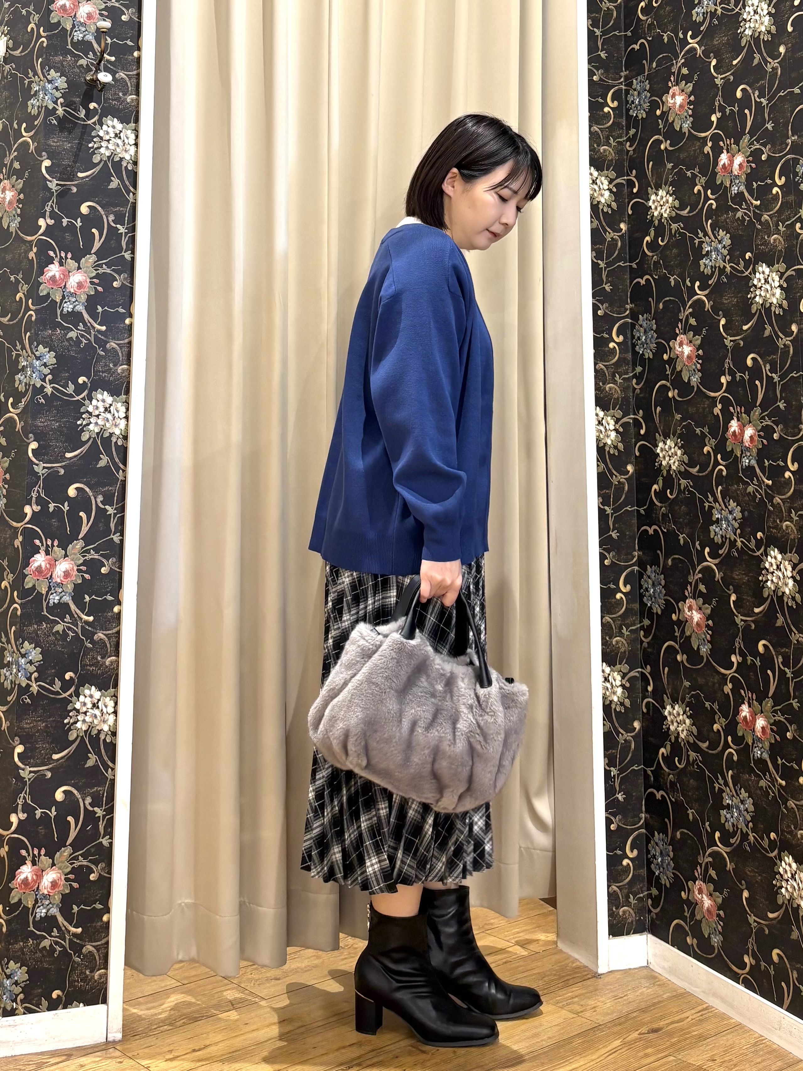 ネリさんの「SHOO･LA･RUE｜【毛玉になりにくい/S-LL/洗濯機可/体型カバー】Vネックゆったりカーディガン」を使ったコーディネート