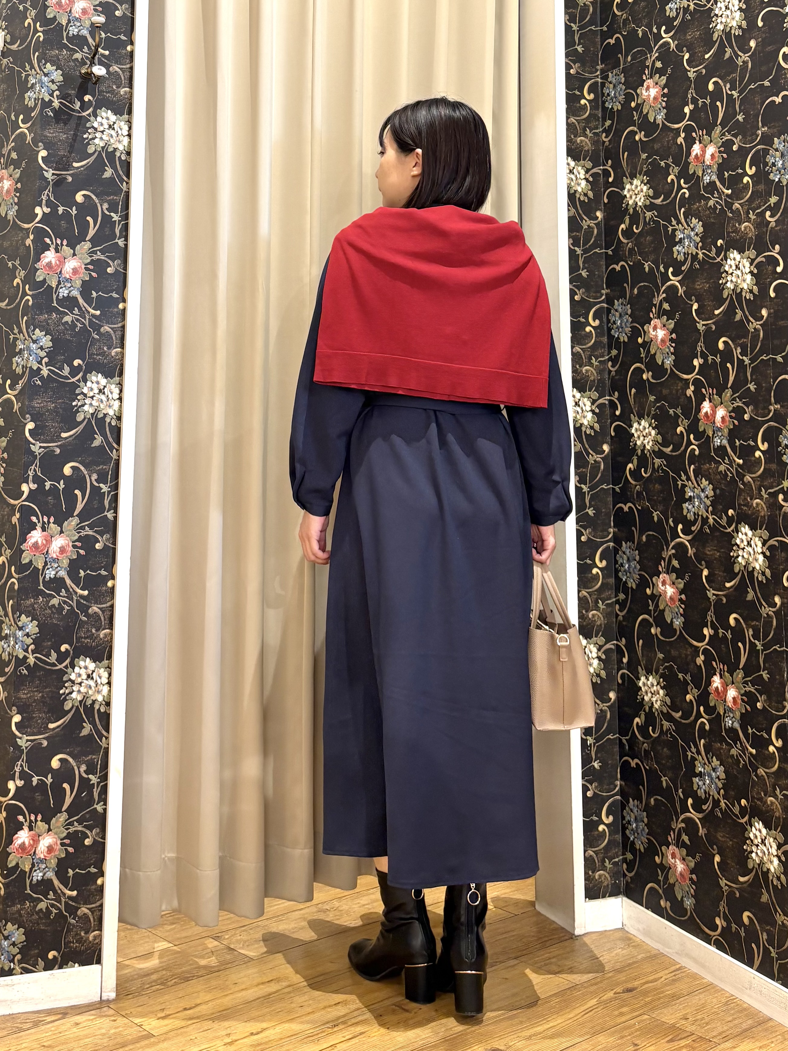 ネリさんの「SHOO･LA･RUE｜【洗濯機可/S-LL】金ボタンが上品に。さらさらタッチカーディガン」を使ったコーディネート