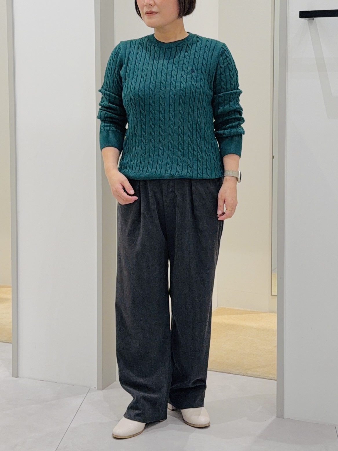 タナさんの「THE SHOP TK｜POLO BCS/ケーブルニット」を使ったコーディネート