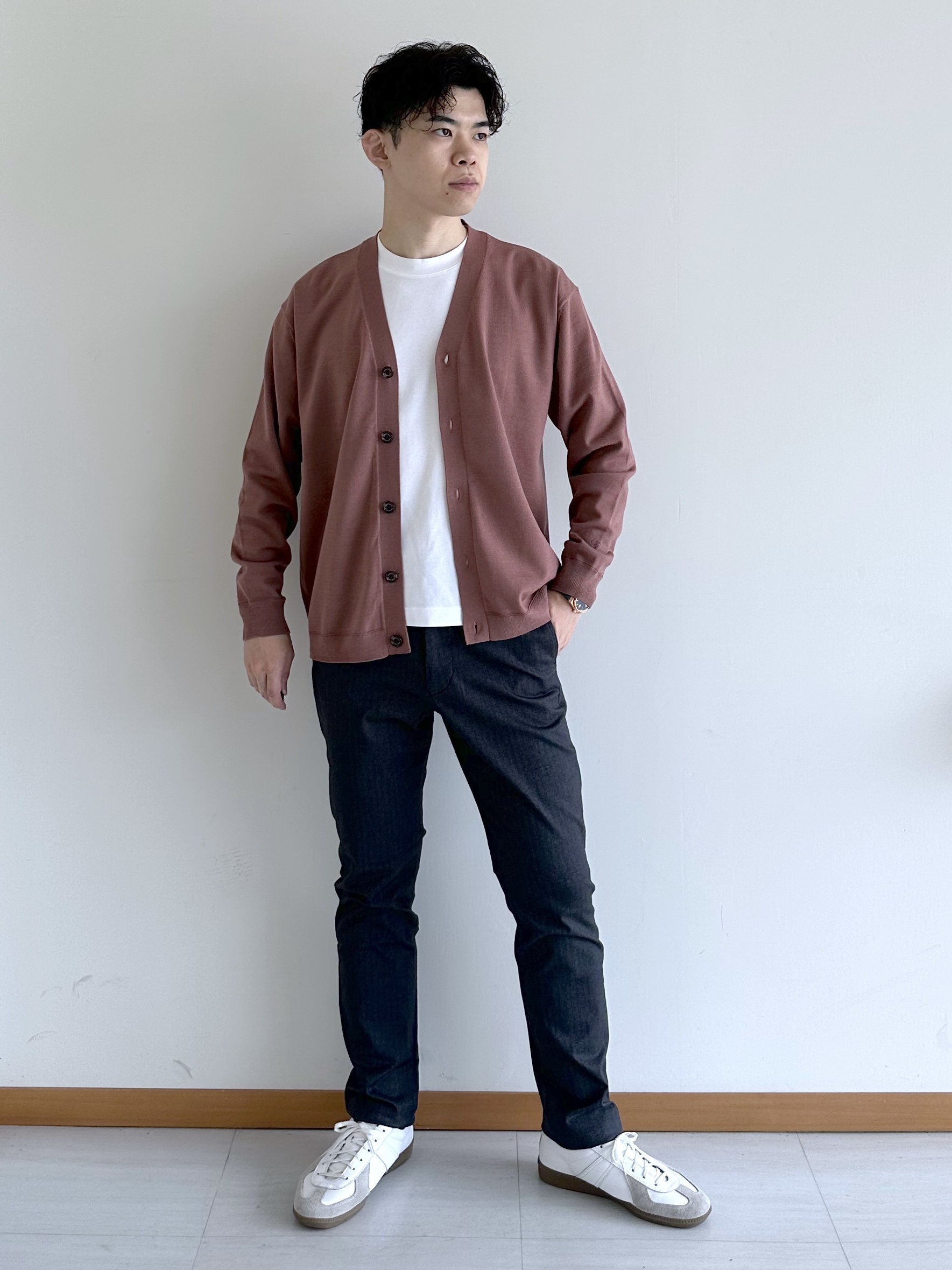 イッシーさんの「TAKEO KIKUCHI｜アンチピリング ニット カーディガン」を使ったコーディネート