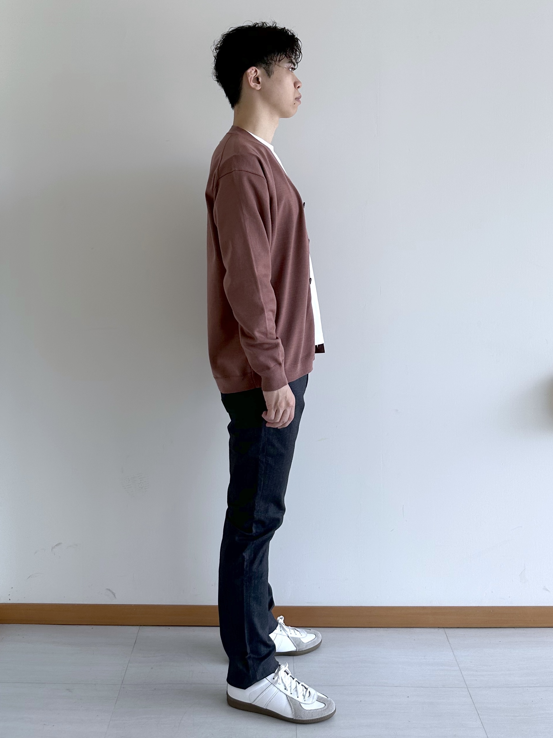 イッシーさんの「TAKEO KIKUCHI｜アンチピリング ニット カーディガン」を使ったコーディネート