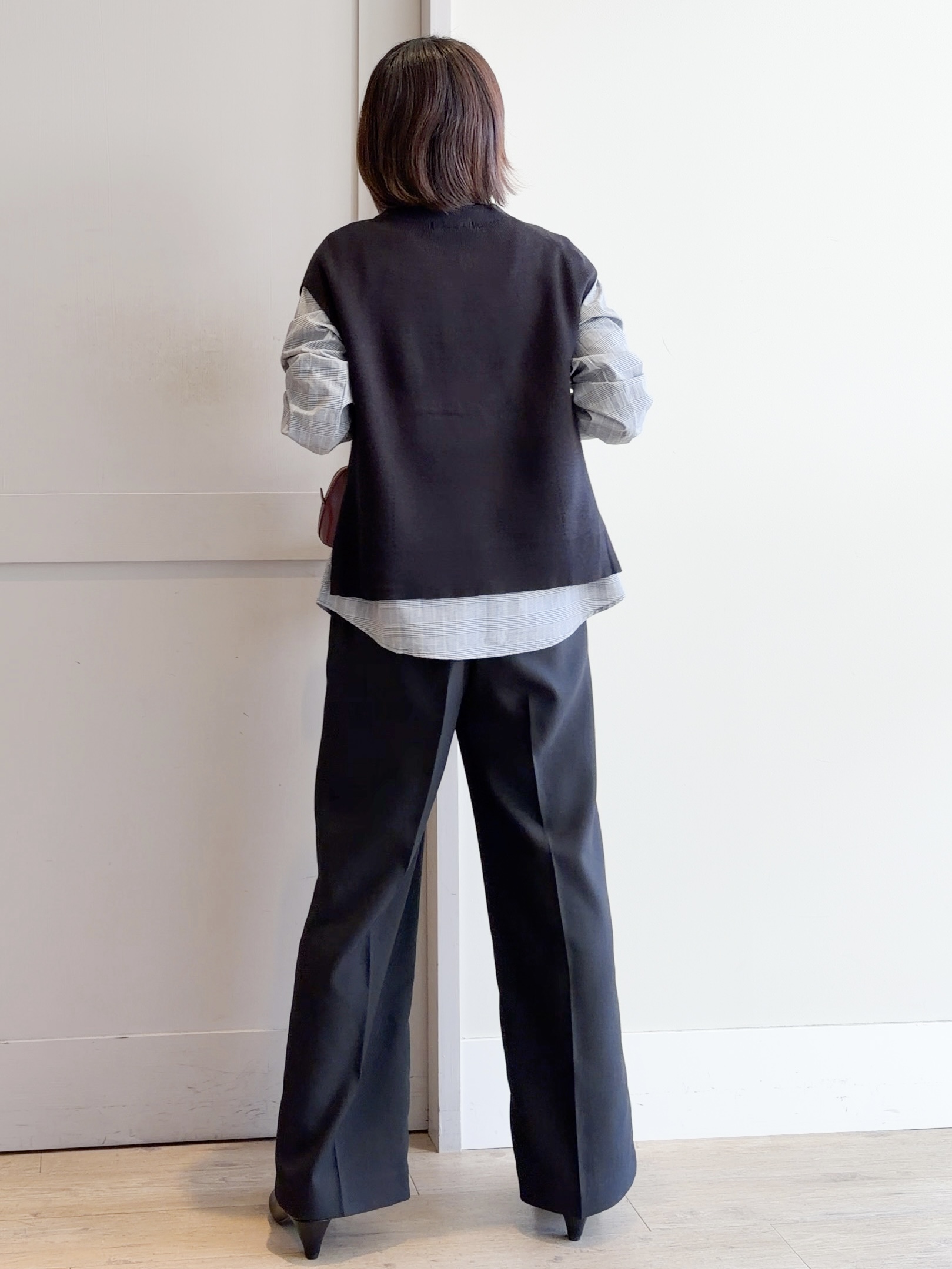 yamakoさんの「grove｜【2点セット/時短・着回し】着るだけでコーデが完成 ニットベスト&times;シャツ」を使ったコーディネート
