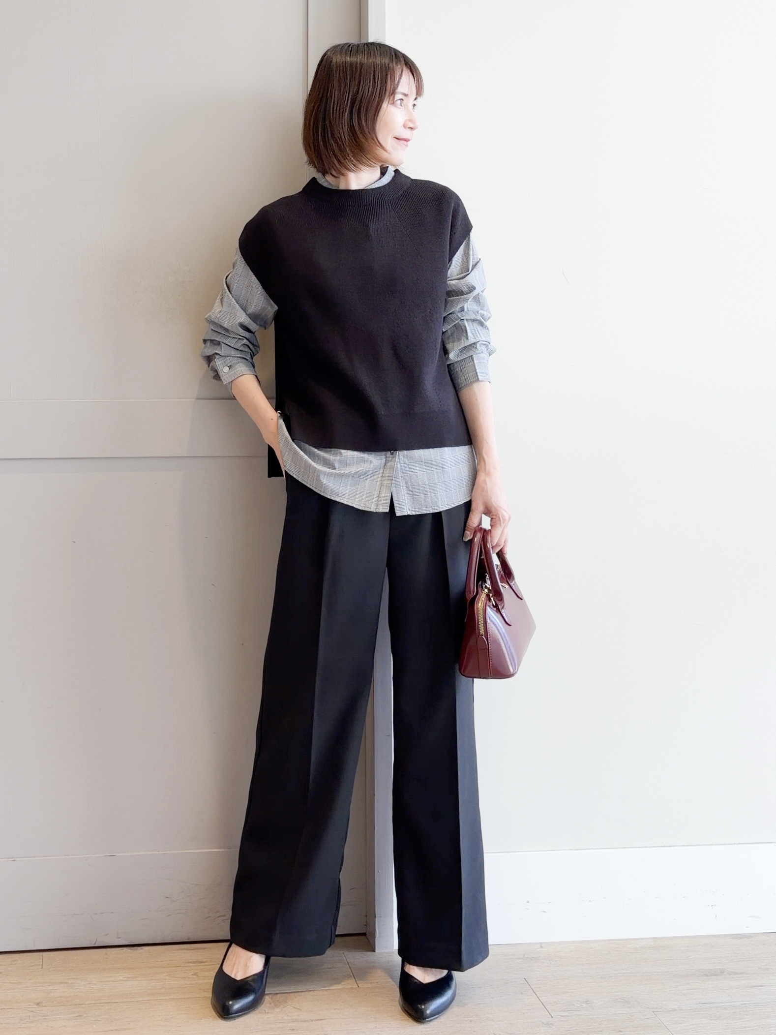 yamakoさんの「grove｜【2点セット/時短・着回し】着るだけでコーデが完成 ニットベスト&times;シャツ」を使ったコーディネート