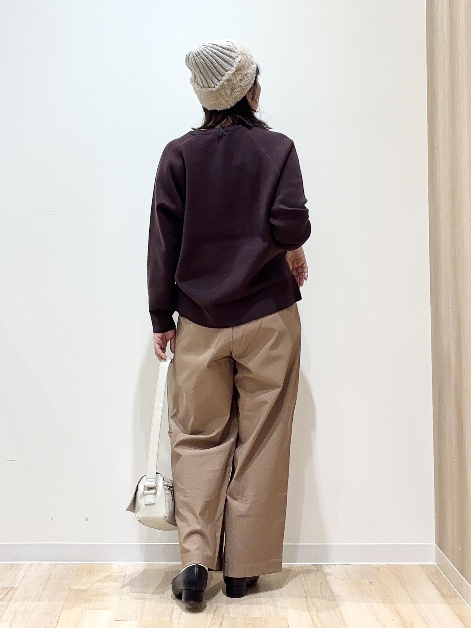 miraiさんの「grove｜スエットライクロゴニット」を使ったコーディネート